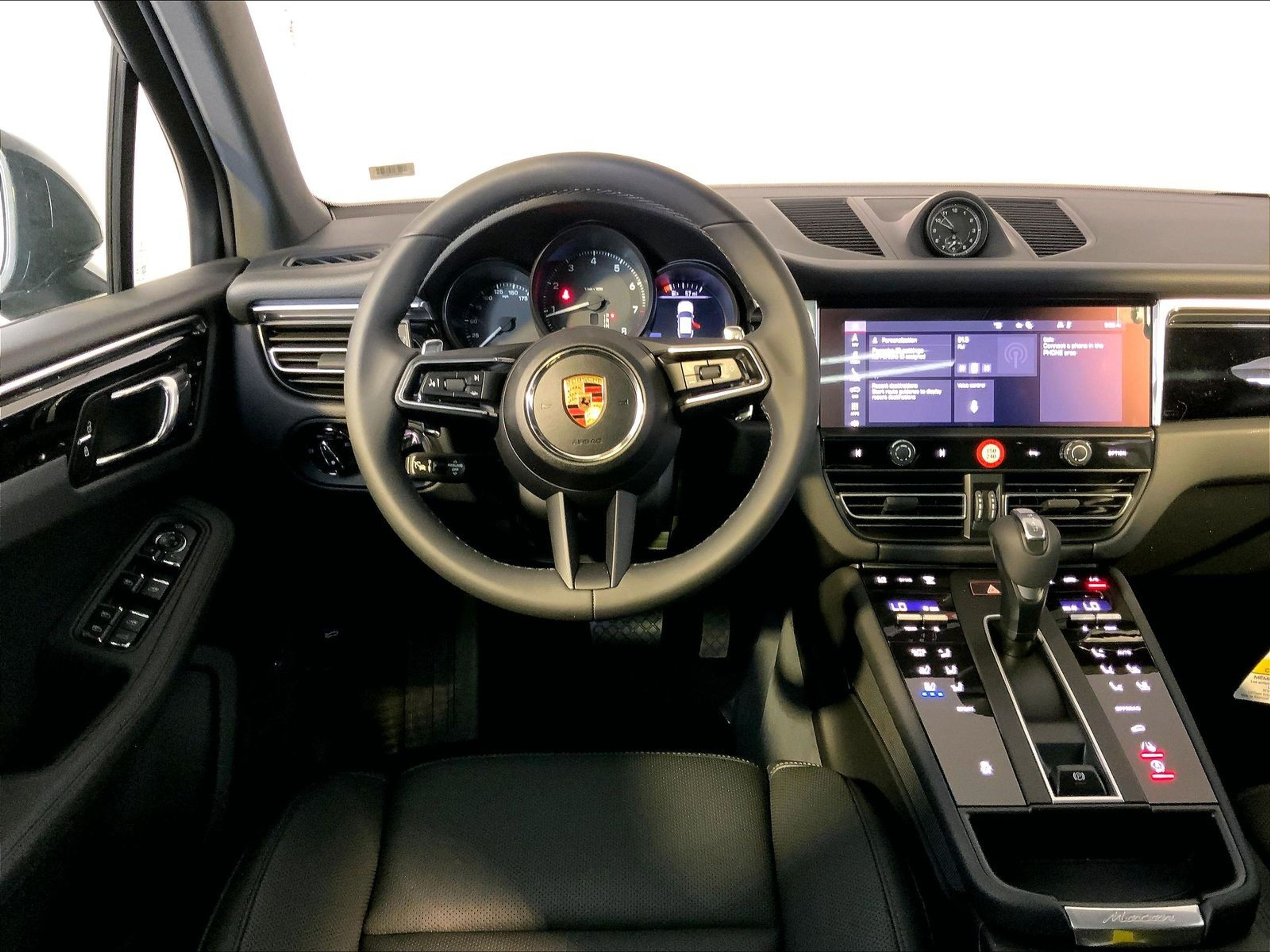 2025 Porsche Macan - Photo 13