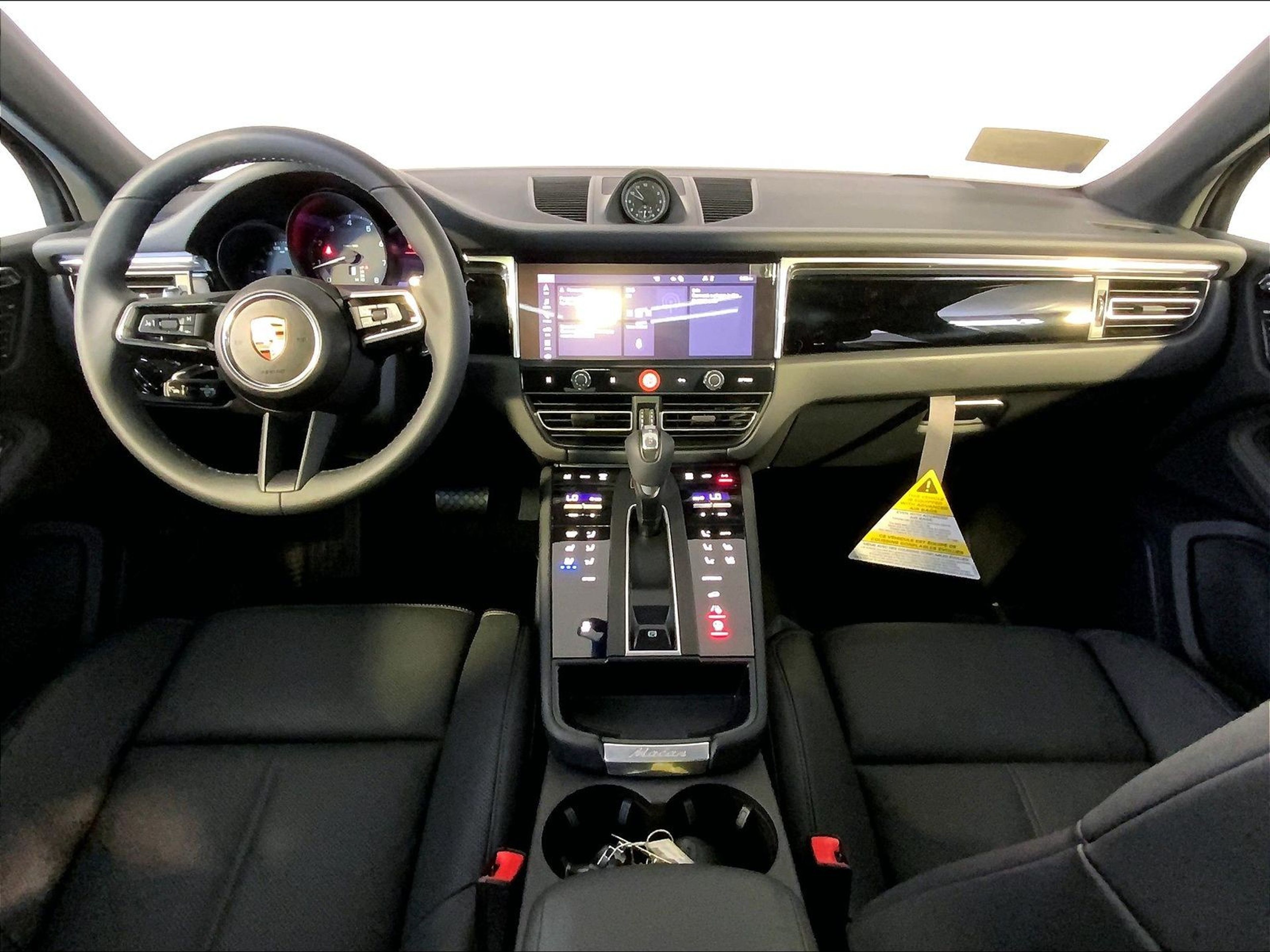 2025 Porsche Macan - Photo 14