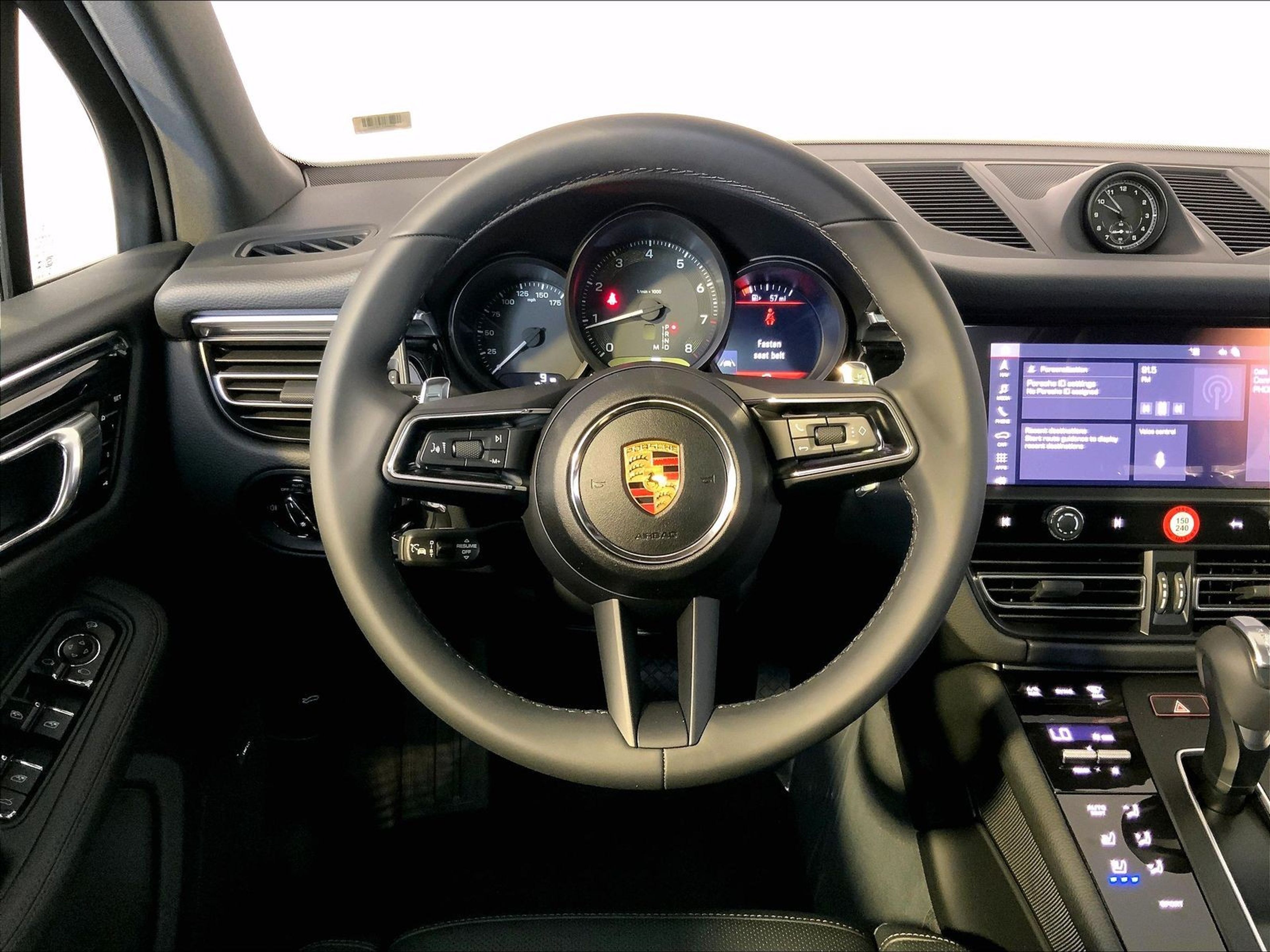 2025 Porsche Macan - Photo 15