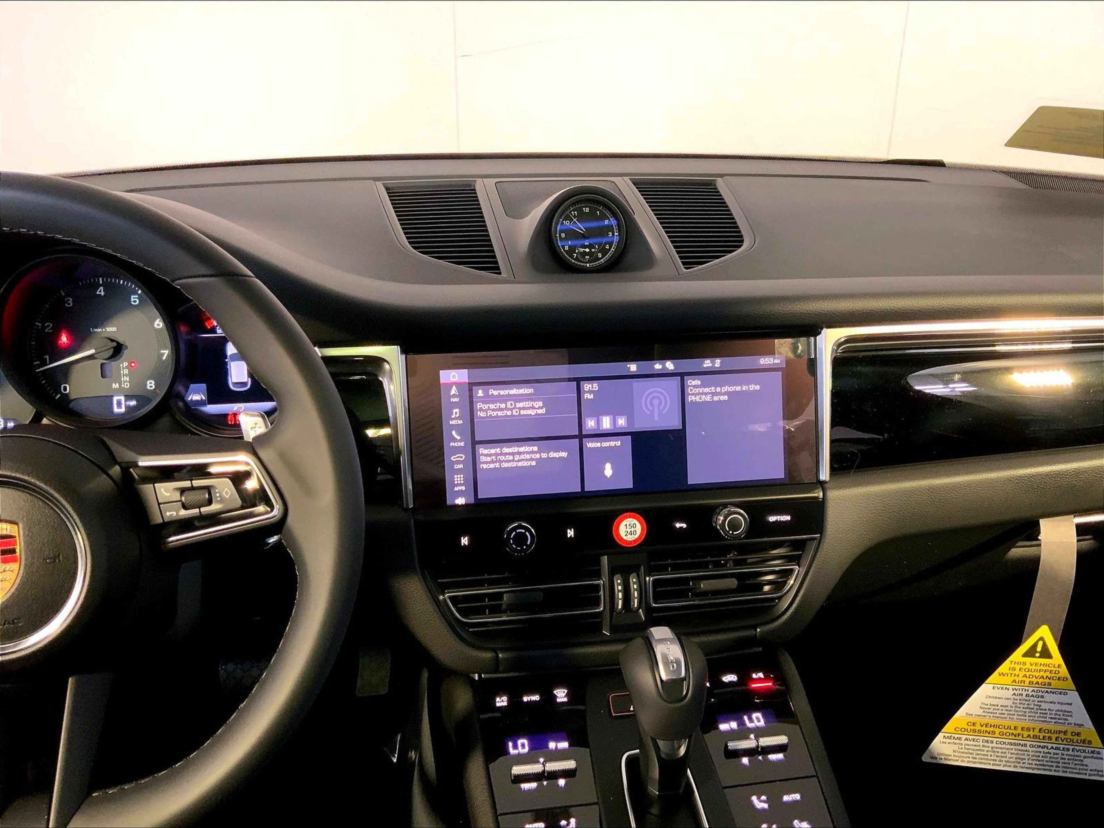 2025 Porsche Macan - Photo 16