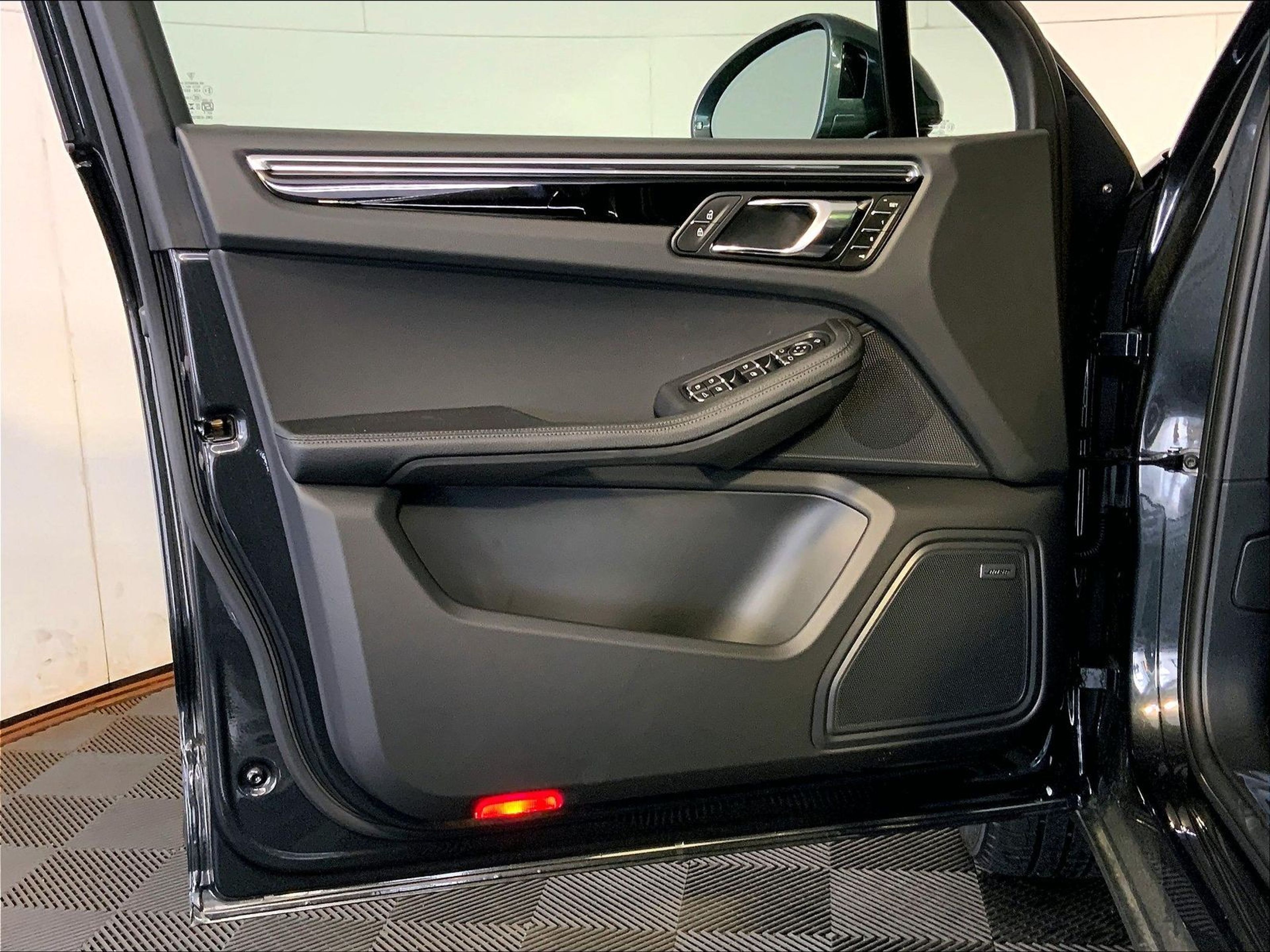 2025 Porsche Macan - Photo 20