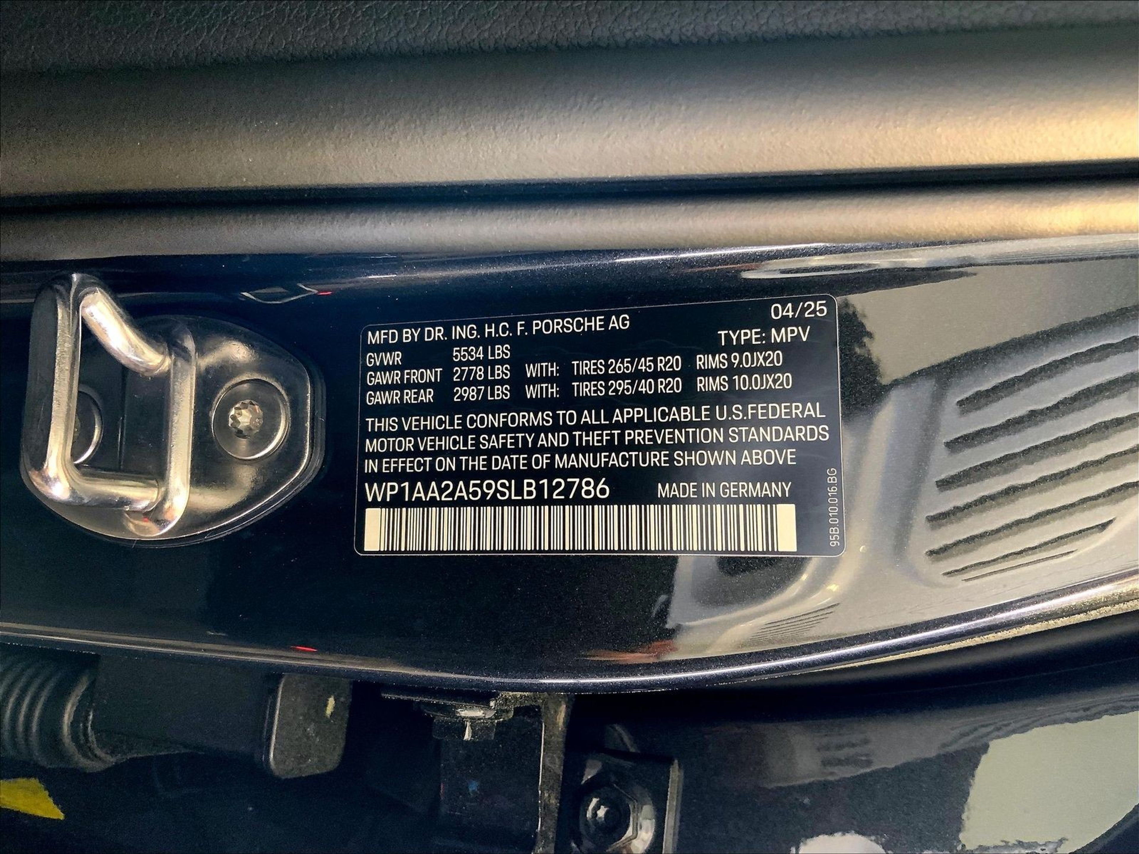 2025 Porsche Macan - Photo 23