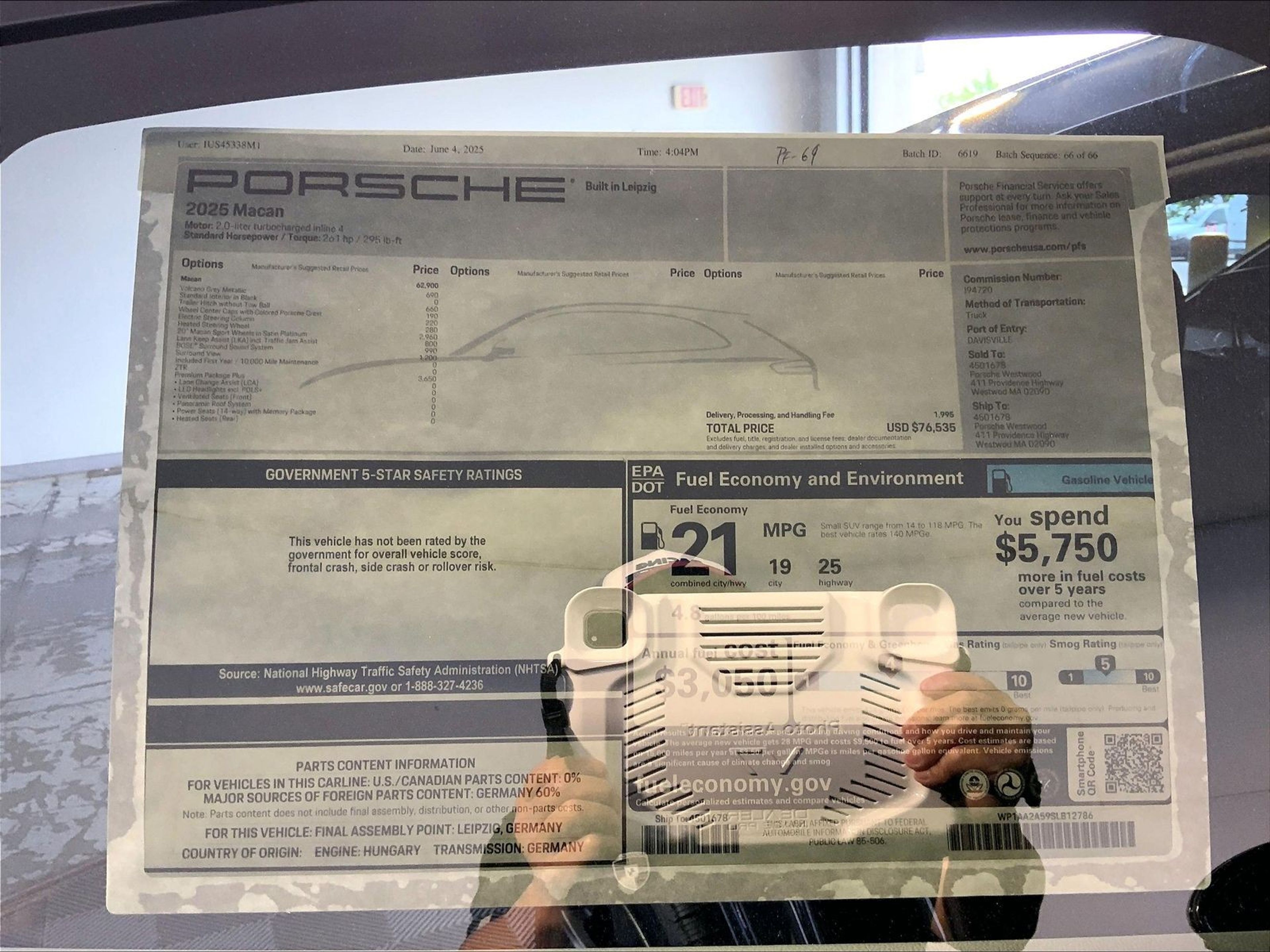 2025 Porsche Macan - Photo 24