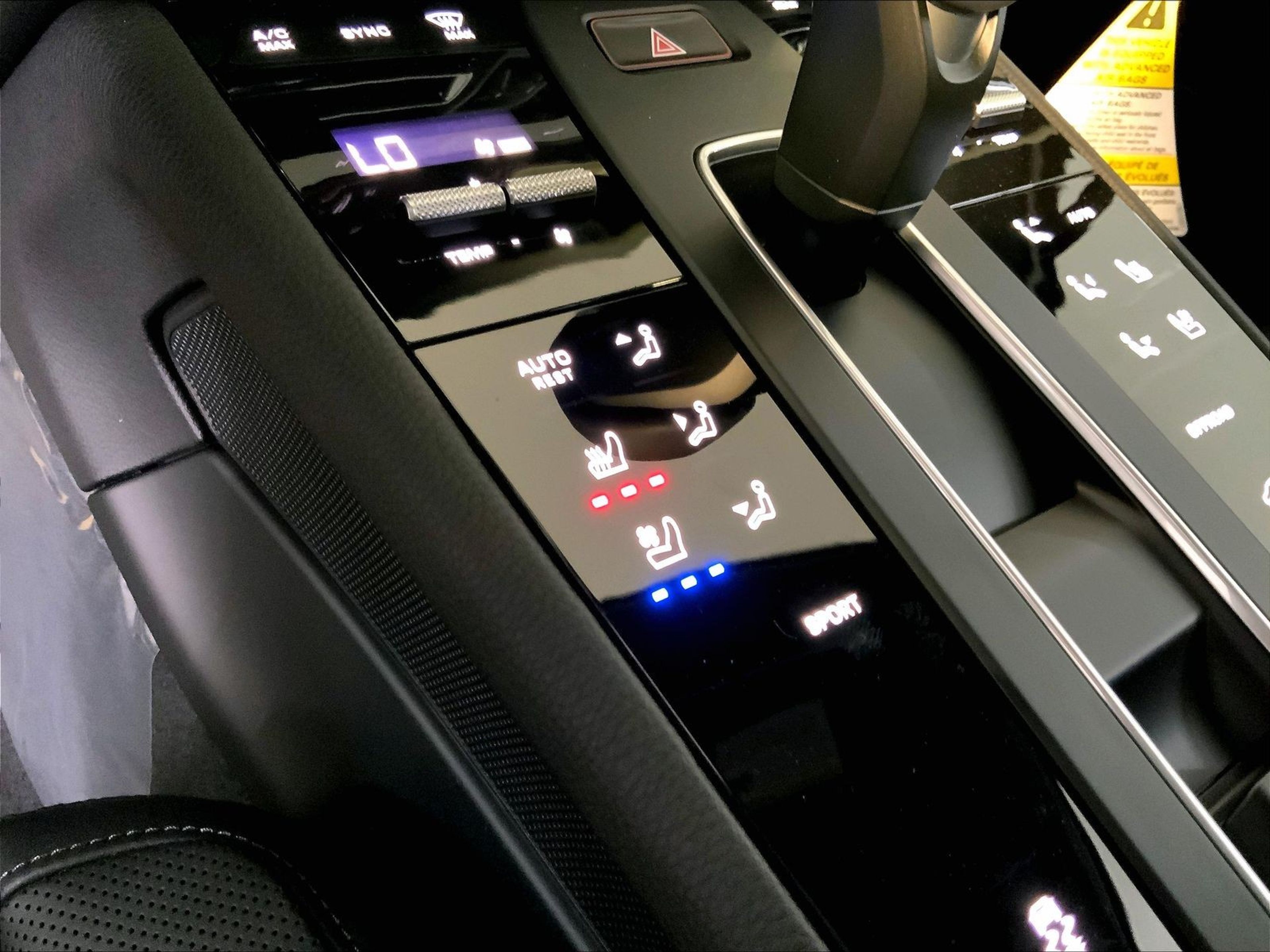 2025 Porsche Macan - Photo 25