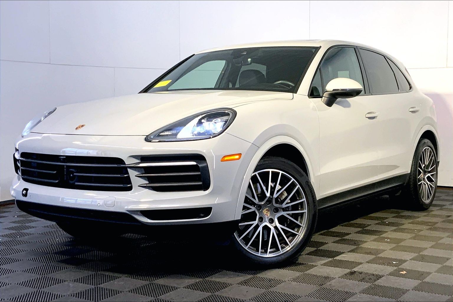 2022 Porsche Cayenne Platinum Edition's photo