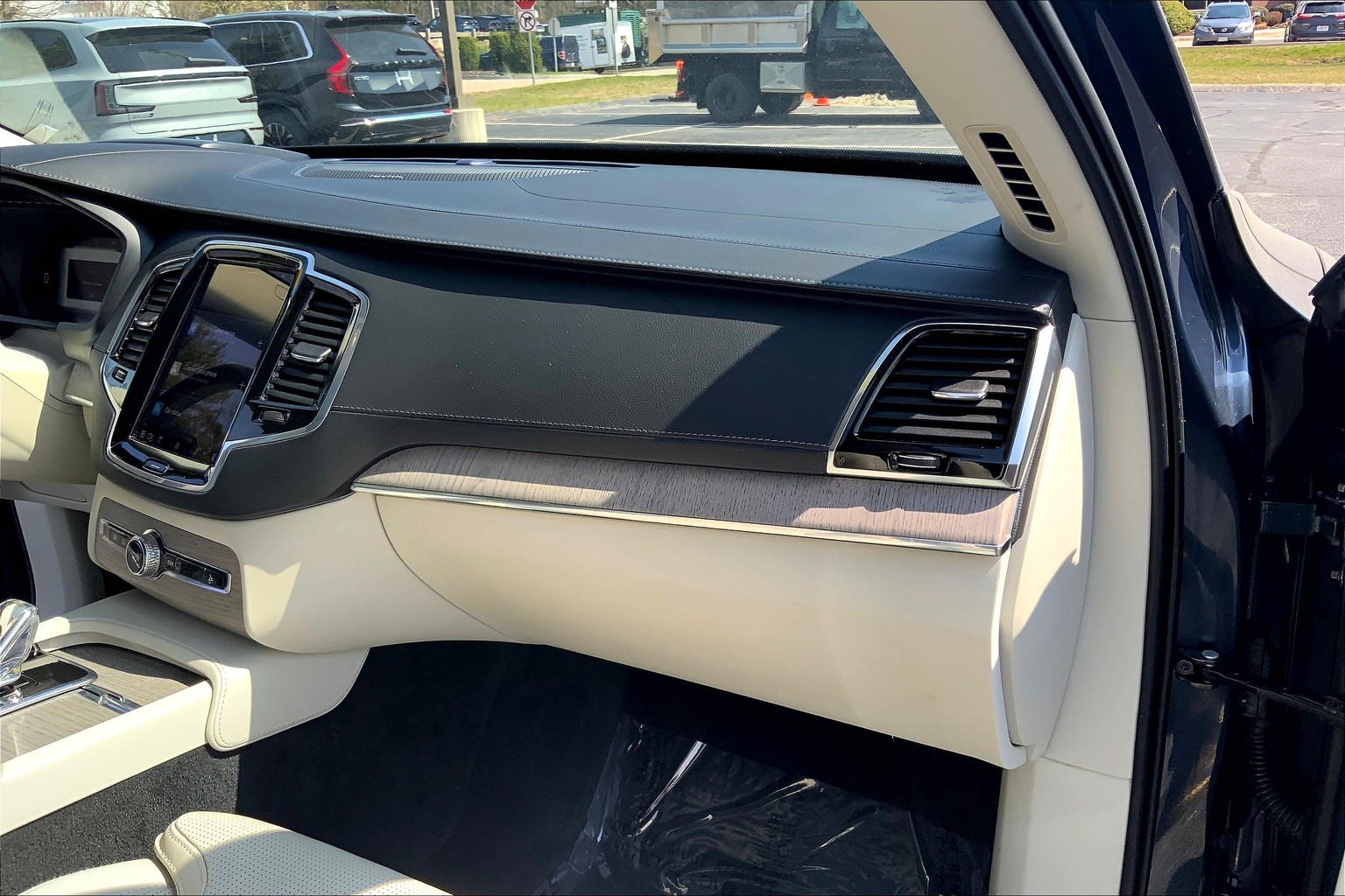 XC90 Plug-In Hybrid T8 Recharge Ultimate Bright Theme 7 Passenger