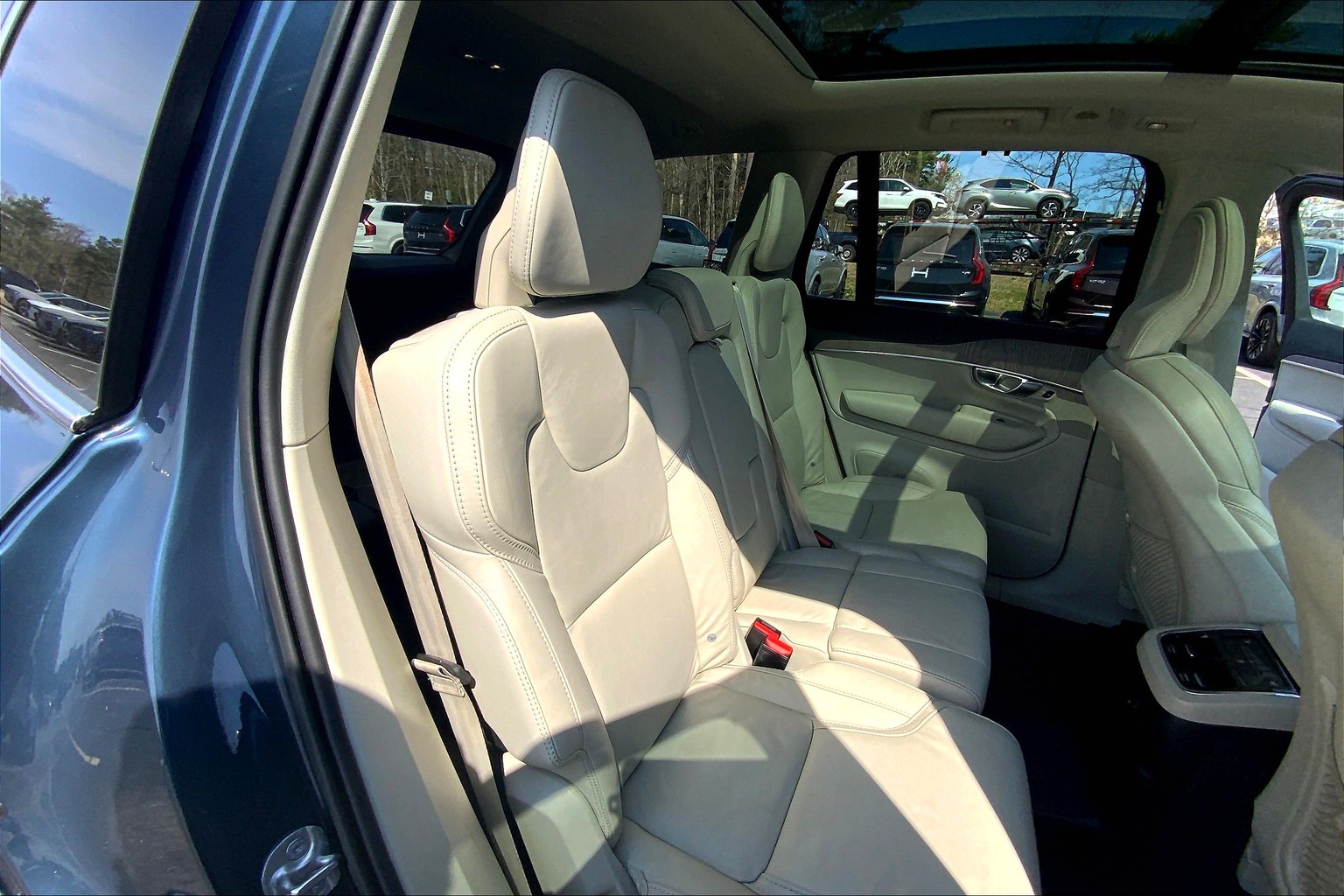 XC90 Plug-In Hybrid T8 Recharge Ultimate Bright Theme 7 Passenger