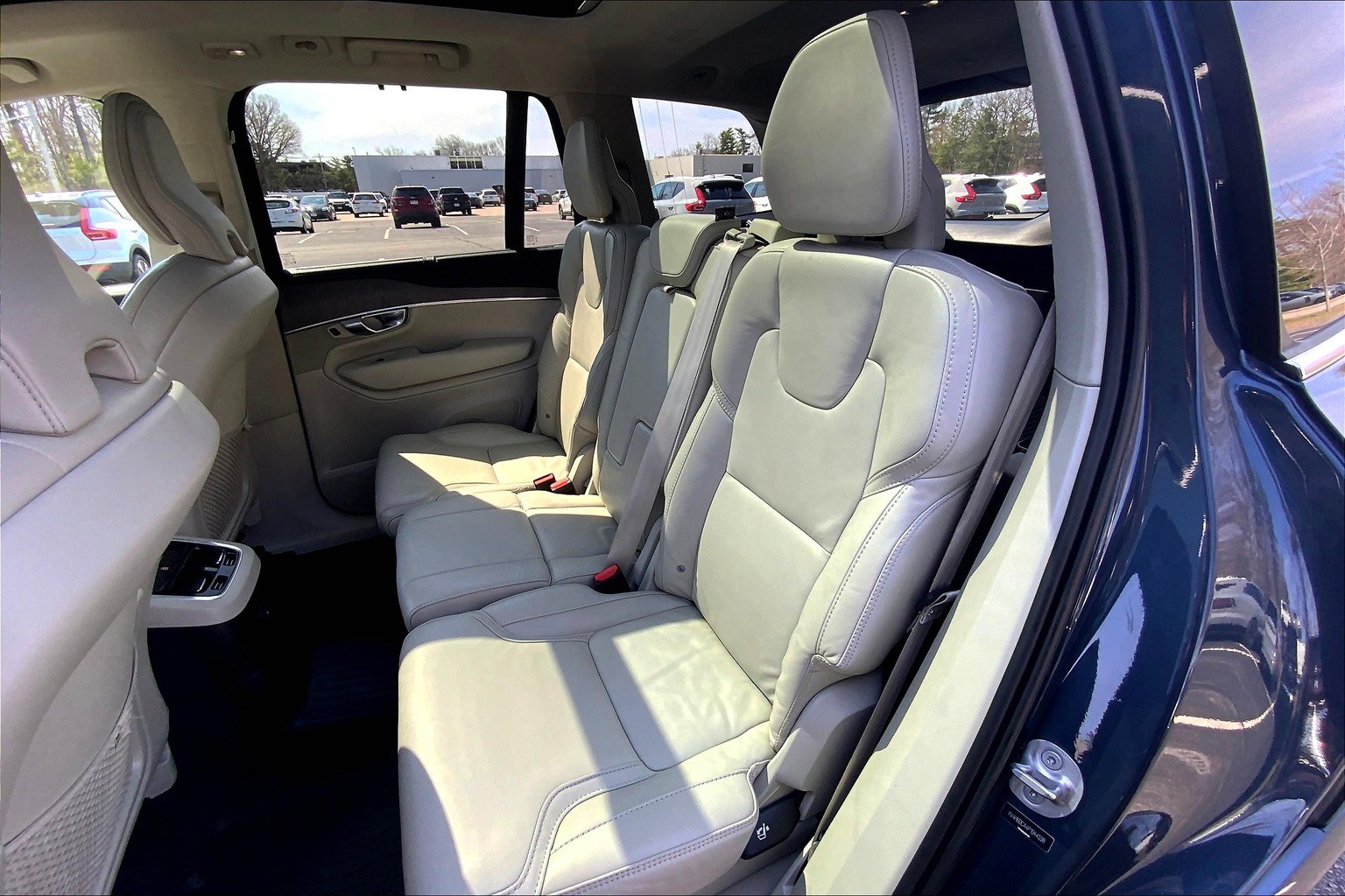 XC90 Plug-In Hybrid T8 Recharge Ultimate Bright Theme 7 Passenger