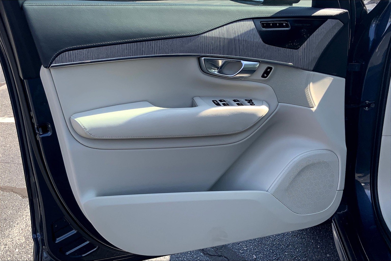 XC90 Plug-In Hybrid T8 Recharge Ultimate Bright Theme 7 Passenger