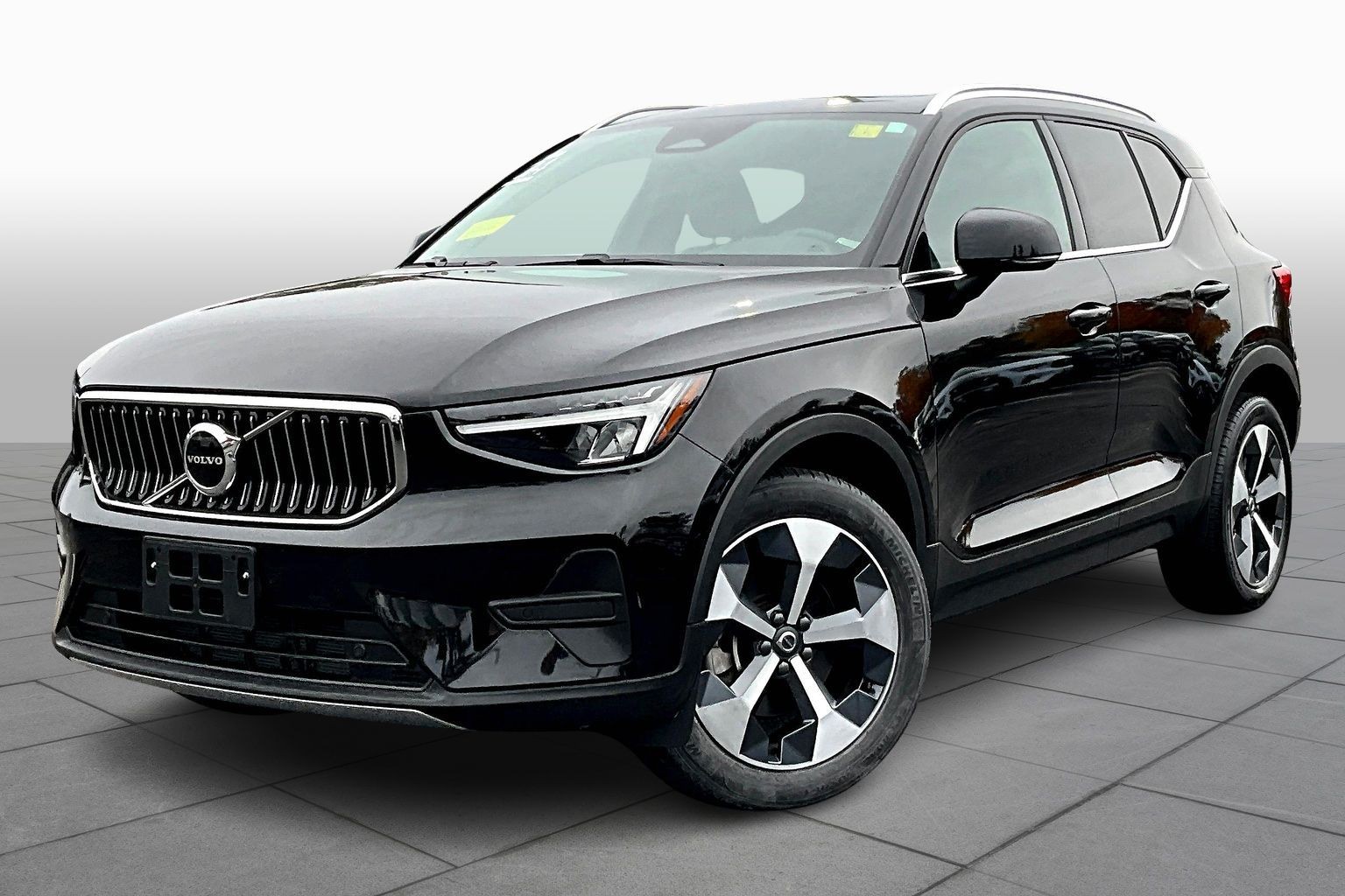 2024 Volvo XC40 Core's photo