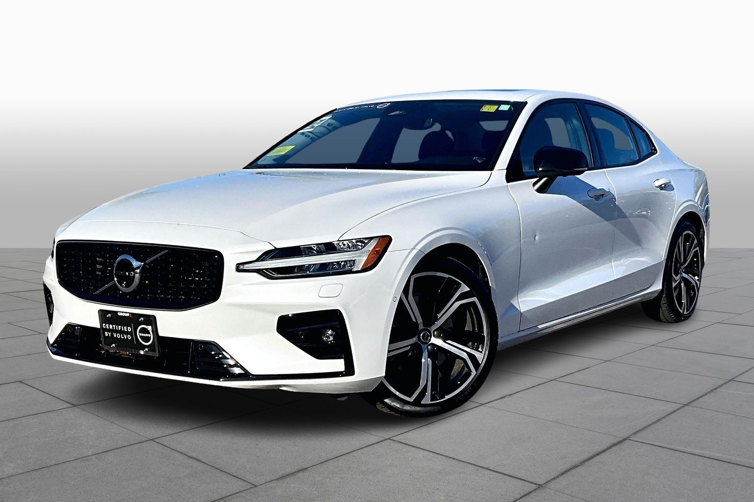 2024 Volvo S60 Ultimate's photo