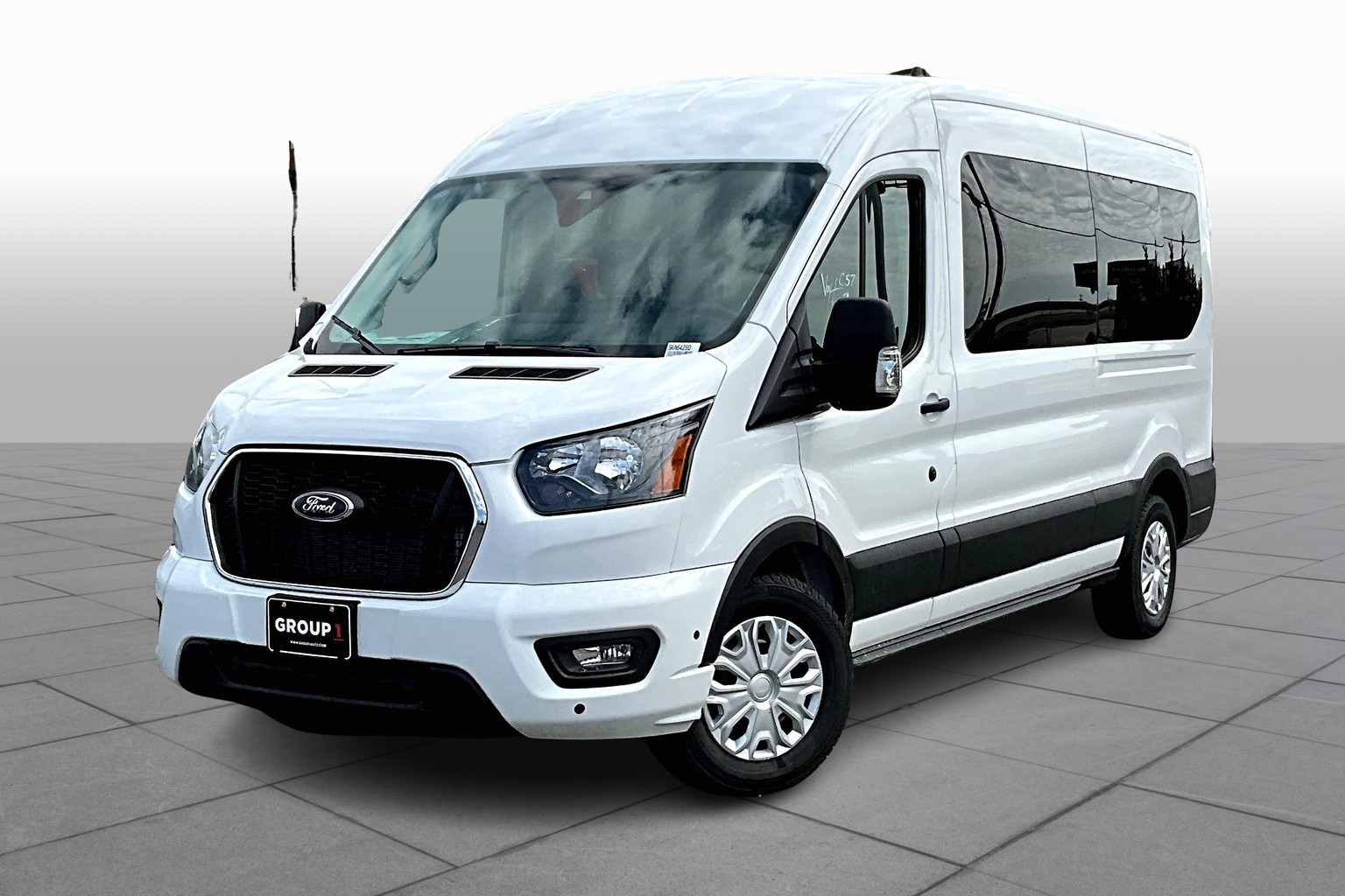 Transit Passenger Van 350 XLT Medium Roof w/148" WB