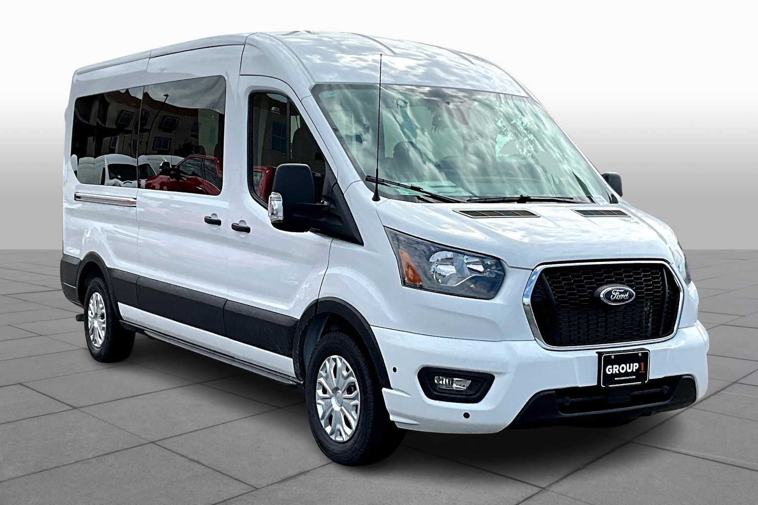 Transit Passenger Van 350 XLT Medium Roof w/148" WB