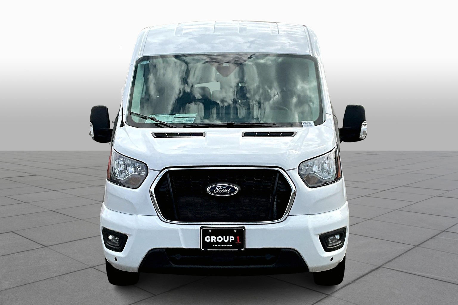 Transit Passenger Van 350 XLT Medium Roof w/148" WB