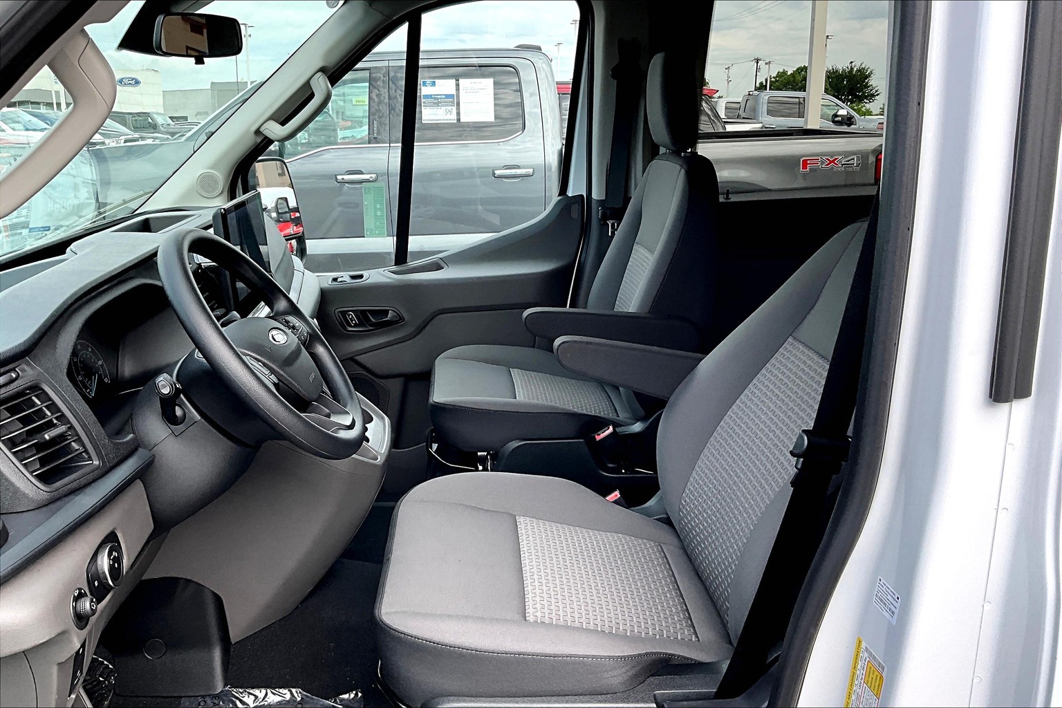 Transit Passenger Van 350 XLT Medium Roof w/148" WB