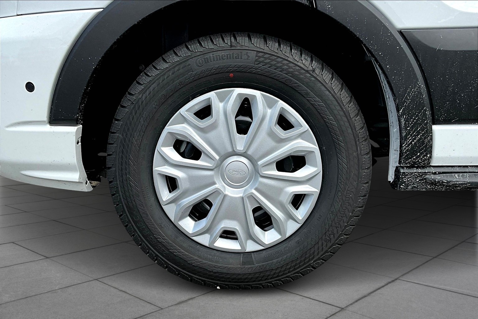 Transit Passenger Van 350 XLT Medium Roof w/148" WB