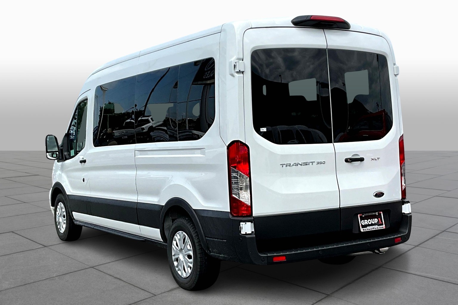 Transit Passenger Van 350 XLT Medium Roof w/148" WB