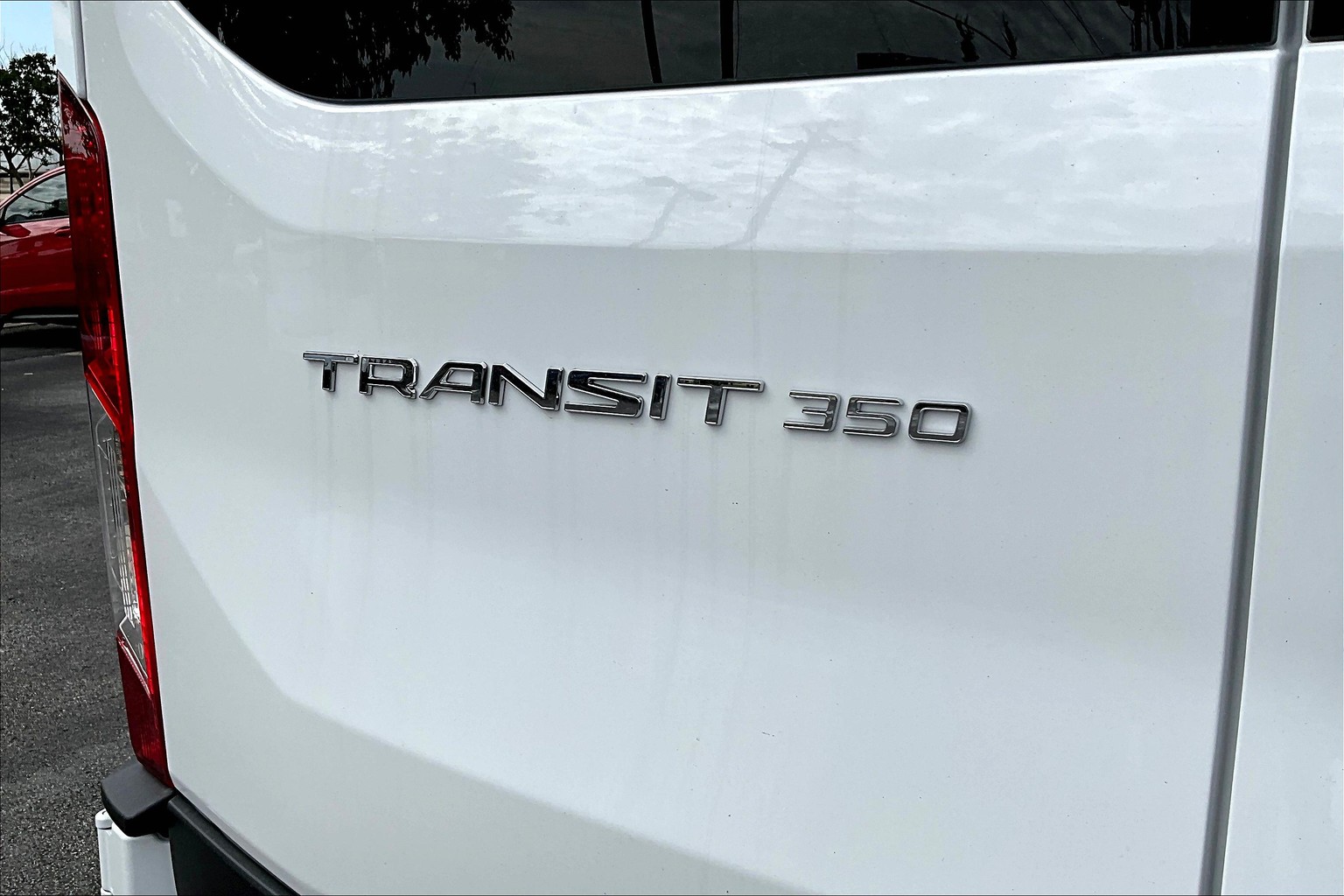 Transit Passenger Van 350 XLT Medium Roof w/148" WB