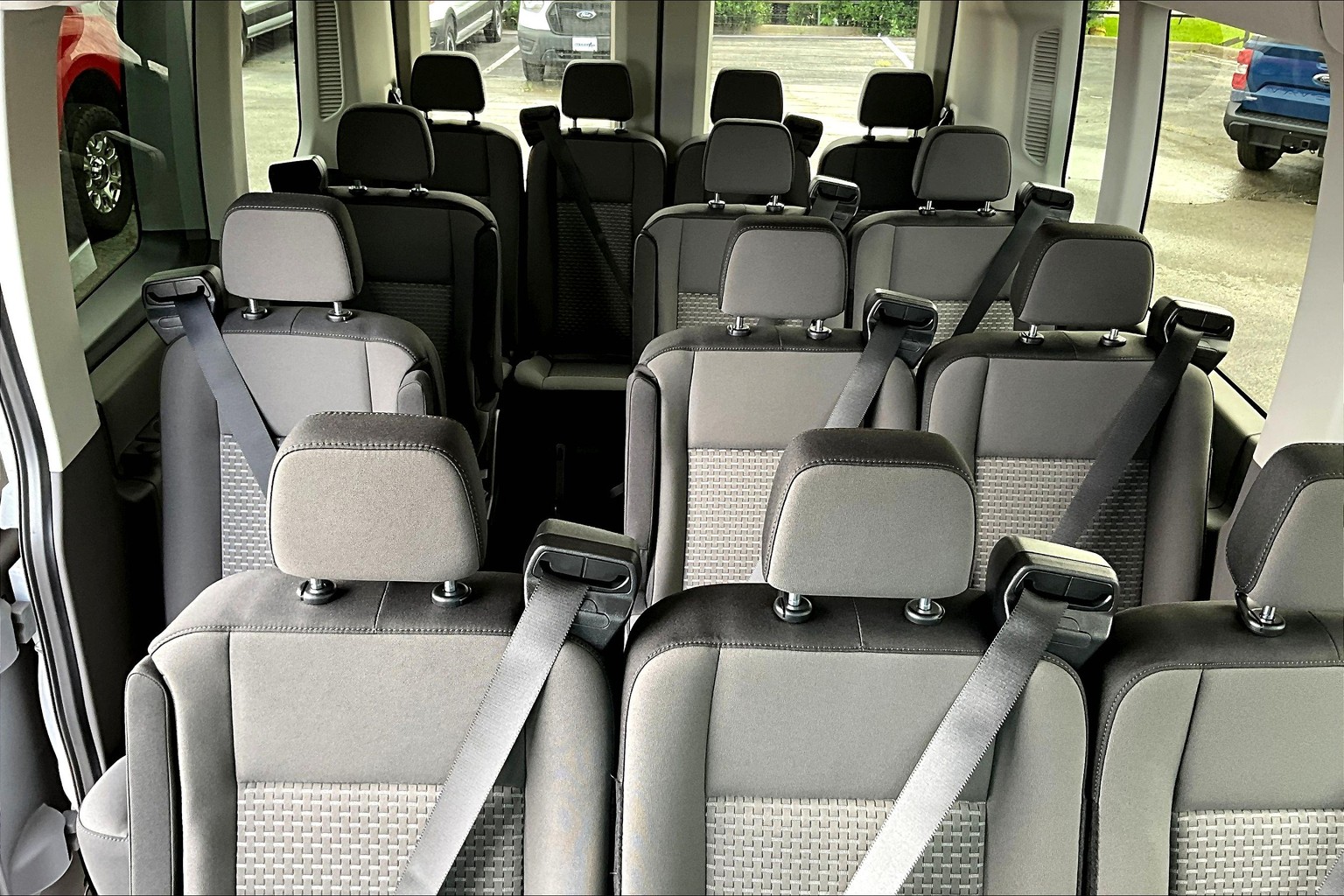 Transit Passenger Van 350 XLT Medium Roof w/148" WB