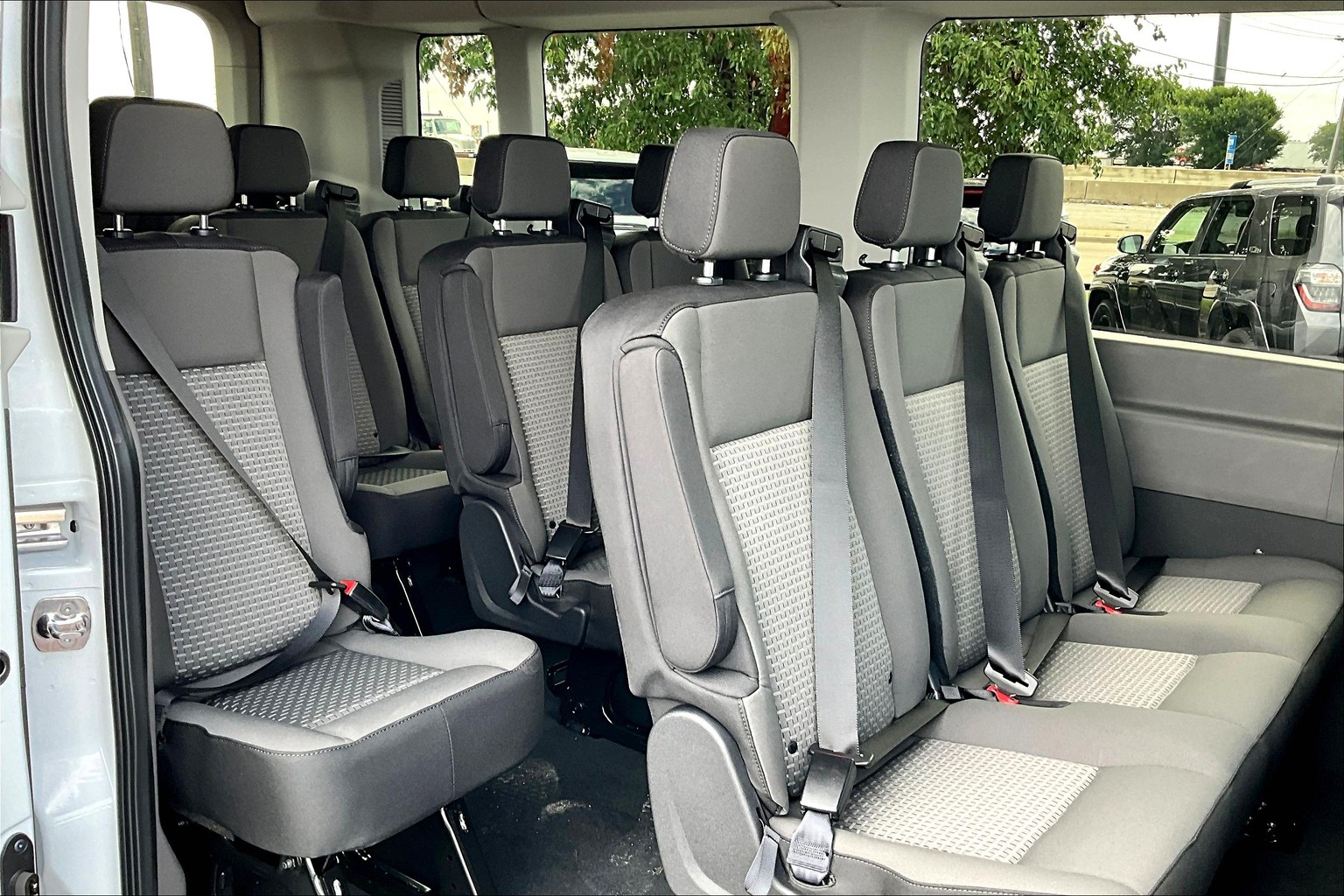 Transit Passenger Van 350 XLT Medium Roof w/148" WB