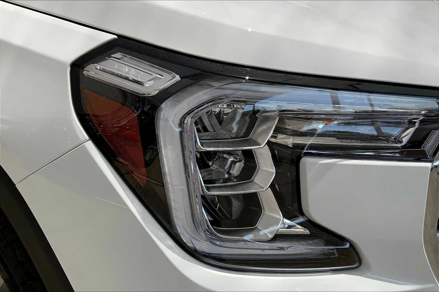 Reduced headlight glare lifts 2022 Mitsubishi Outlander to highest award