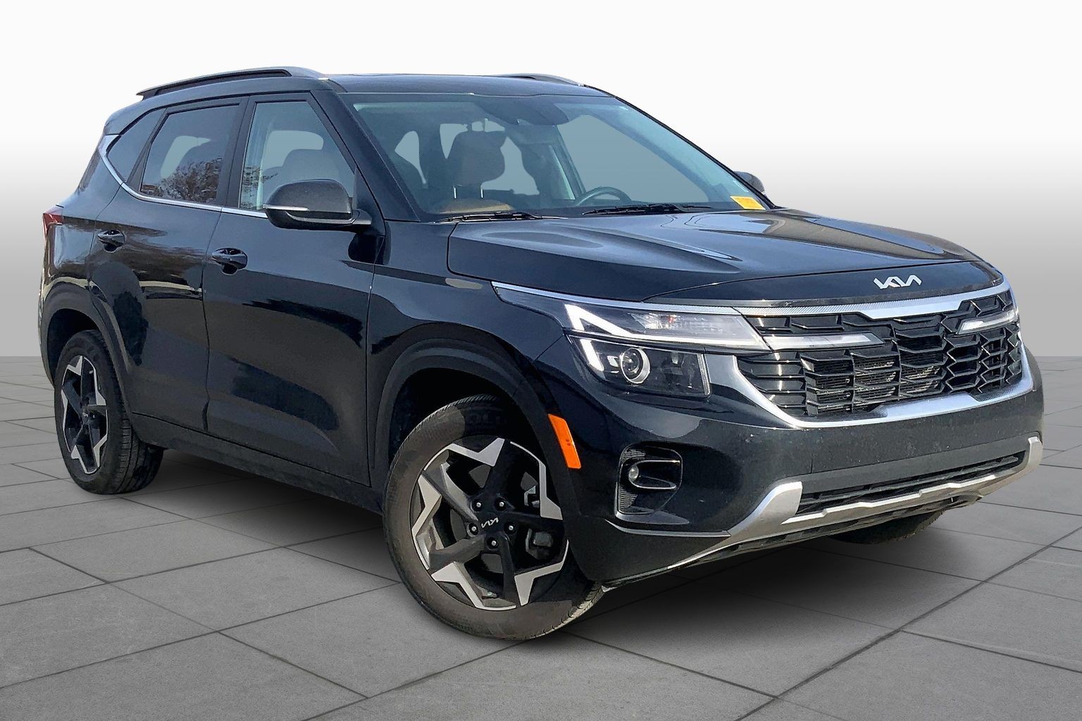 Used 2024 Kia Seltos EX with VIN KNDERCAA5R7600537 for sale in Kansas City