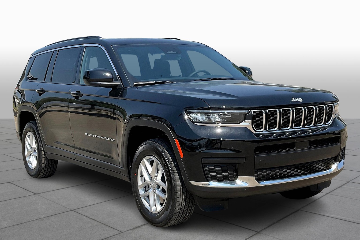 2025 Jeep Grand Cherokee Laredo X photo 2