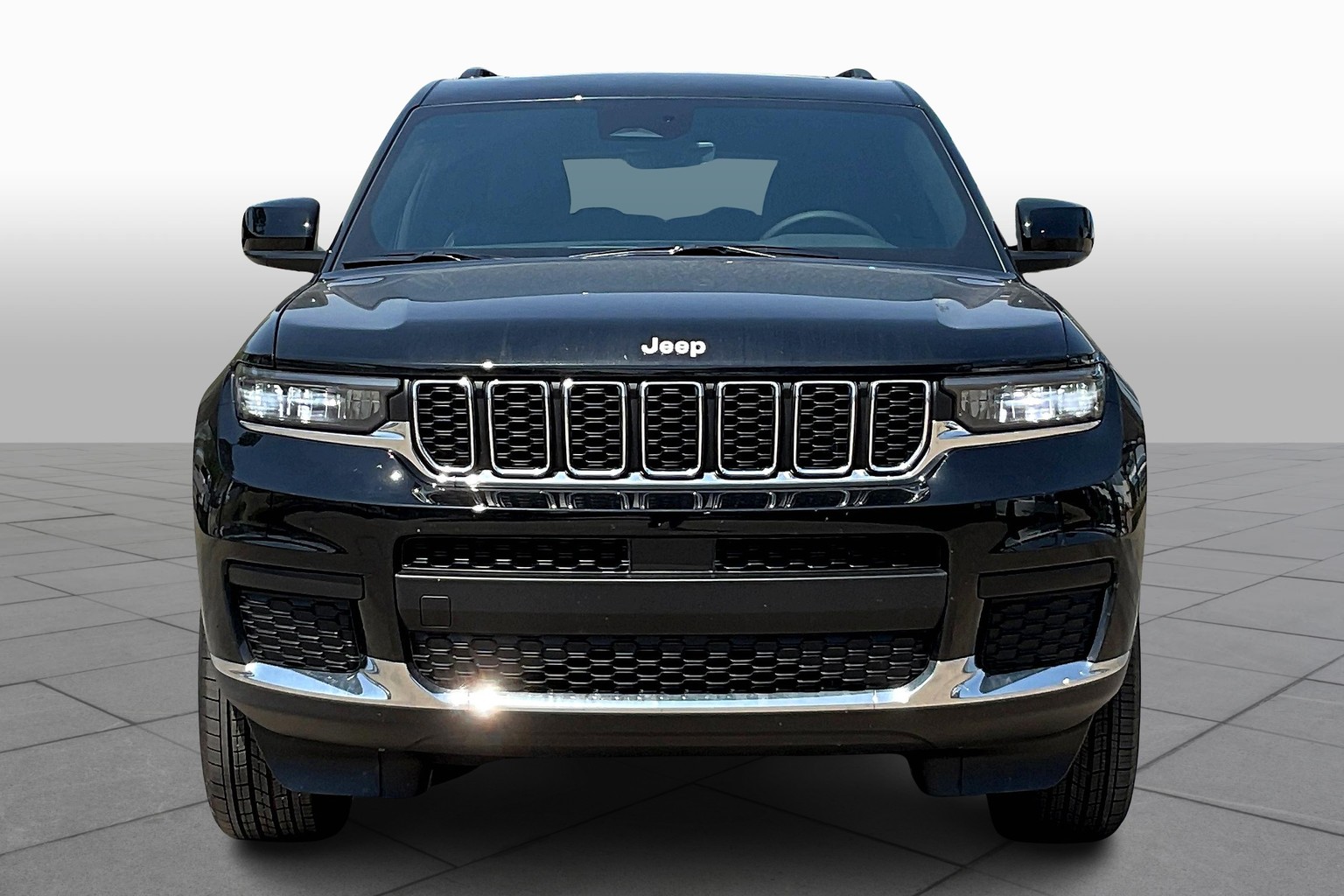 2025 Jeep Grand Cherokee Laredo X photo 3