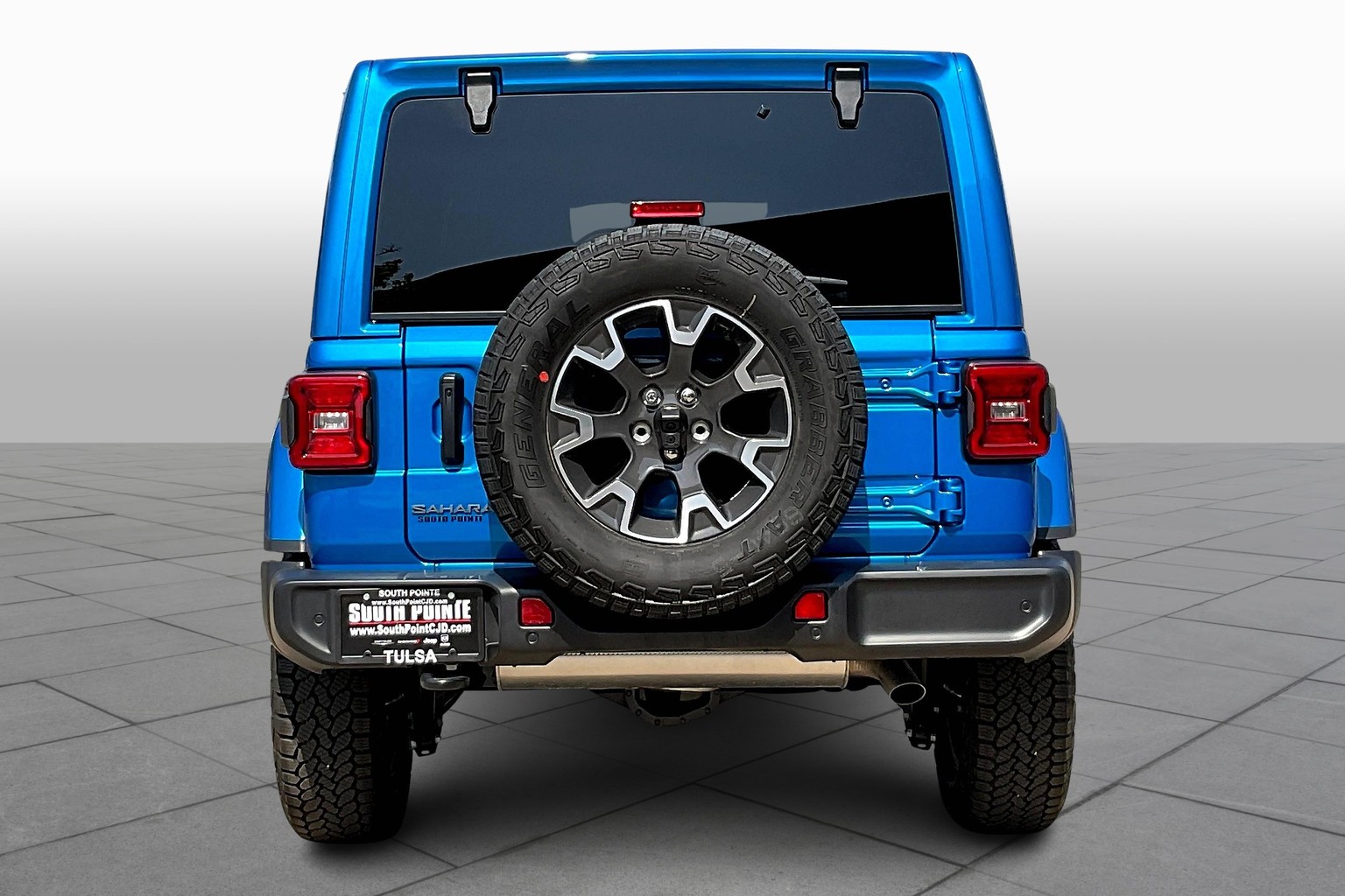 2025 Jeep Wrangler Sahara photo 4