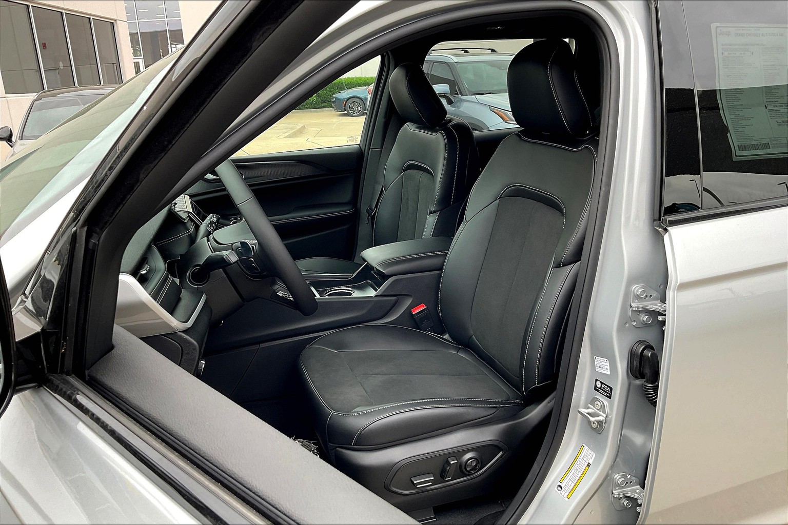 2025 Jeep Grand Cherokee Altitude X photo 9