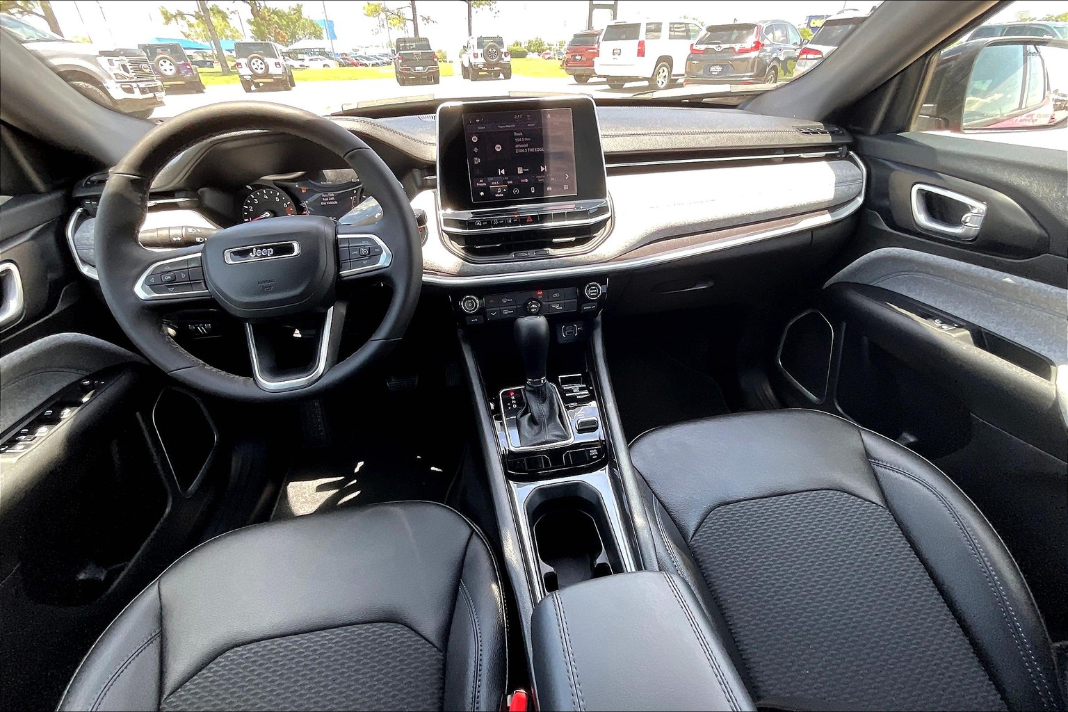 2025 Jeep Compass Latitude photo 4