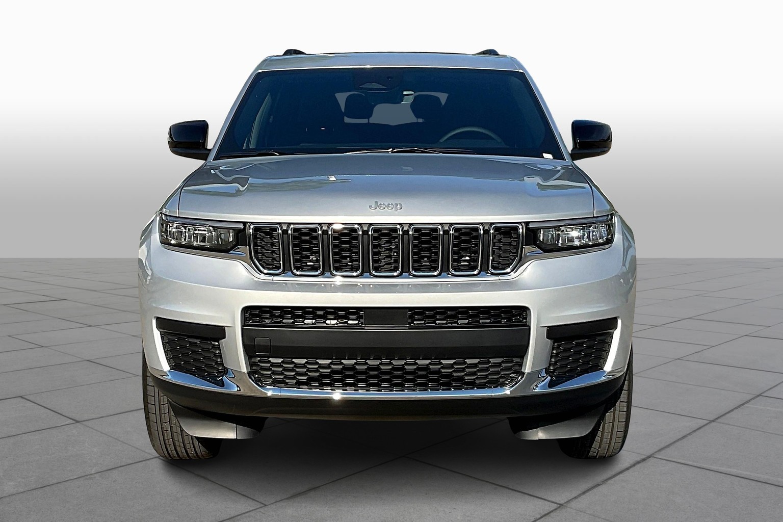 2025 Jeep Grand Cherokee Laredo Altitude photo 3