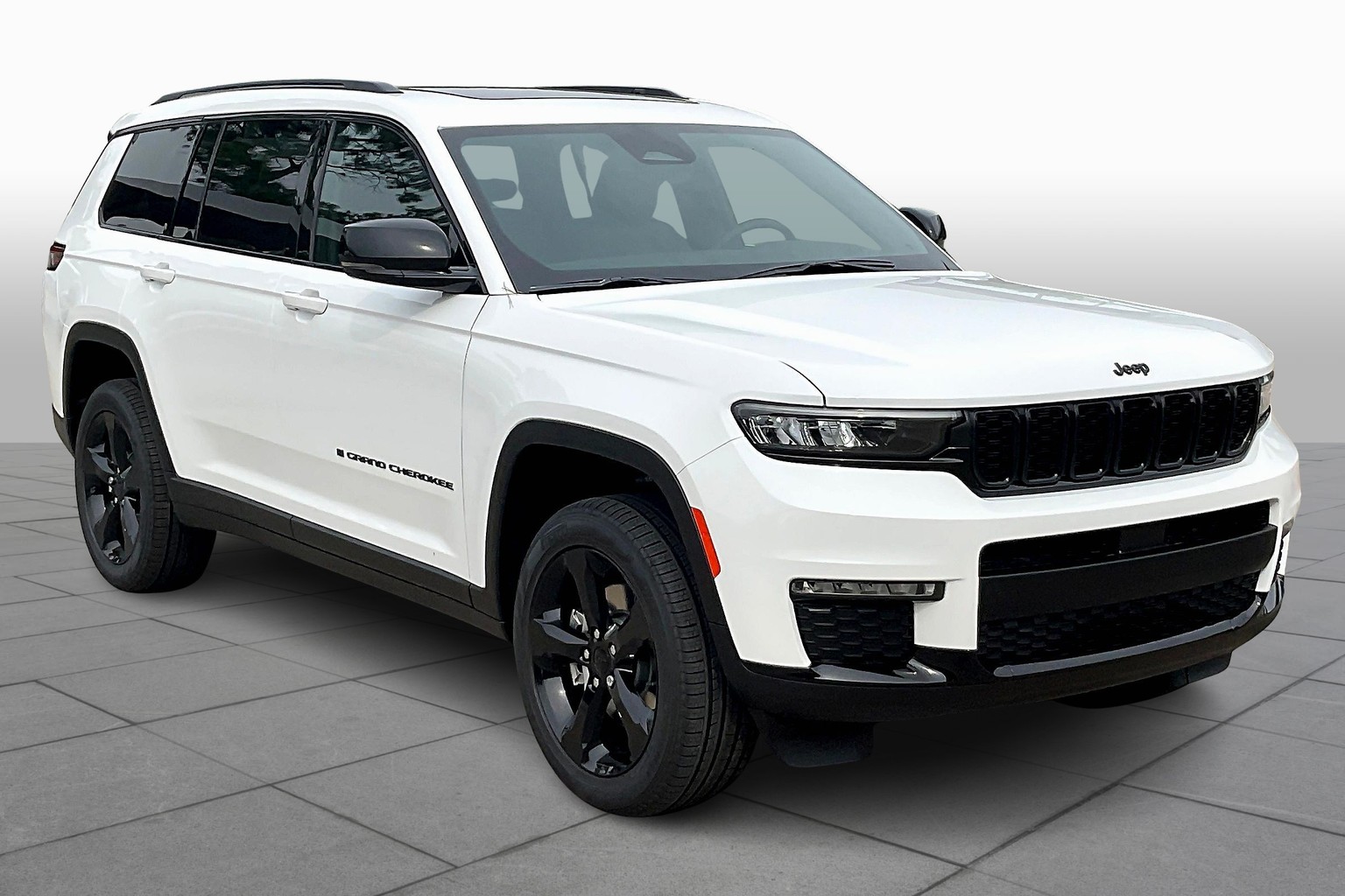 2025 Jeep Grand Cherokee Limited photo 2