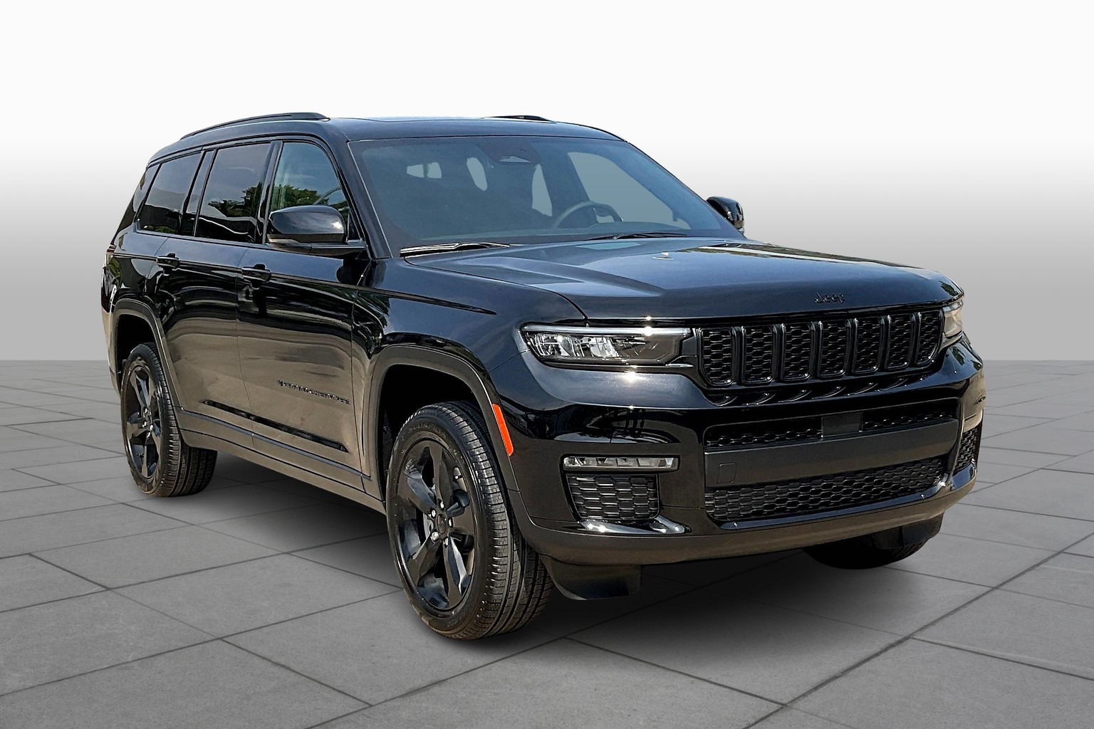 2025 Jeep Grand Cherokee Limited photo 2