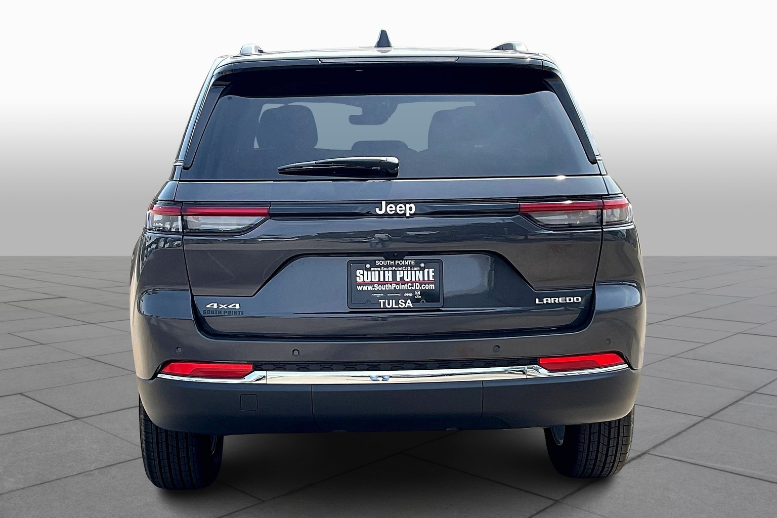 2025 Jeep Grand Cherokee Laredo X photo 4