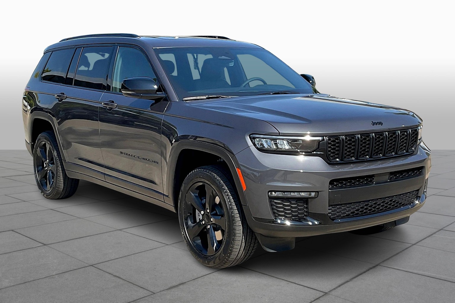 2025 Jeep Grand Cherokee Limited photo 2