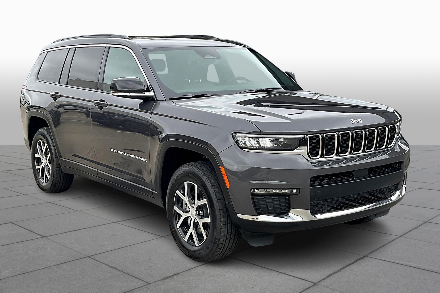 2025 Jeep Grand Cherokee Limited photo 2