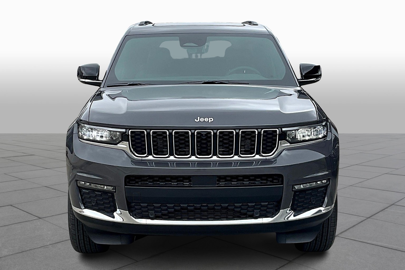 2025 Jeep Grand Cherokee Limited photo 3