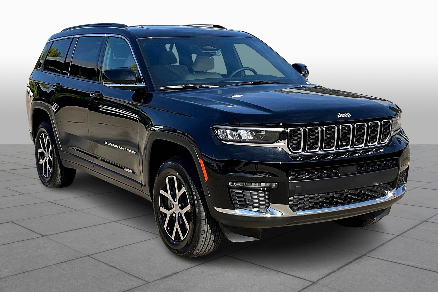 2025 Jeep Grand Cherokee Limited photo 2