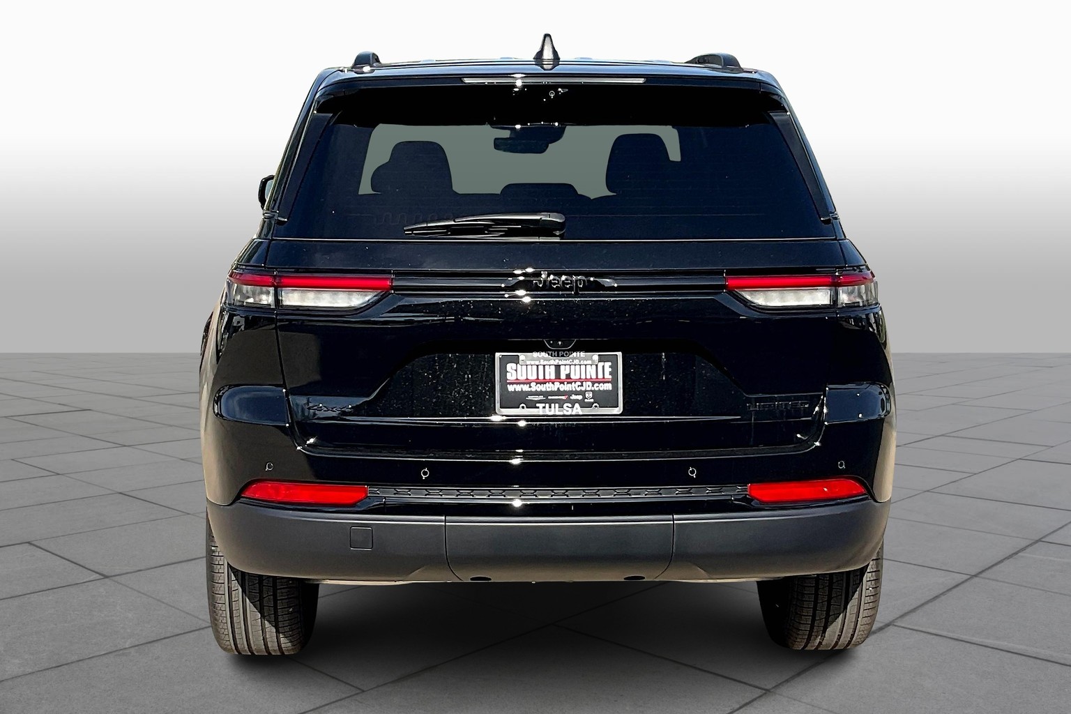 2025 Jeep Grand Cherokee Limited photo 4