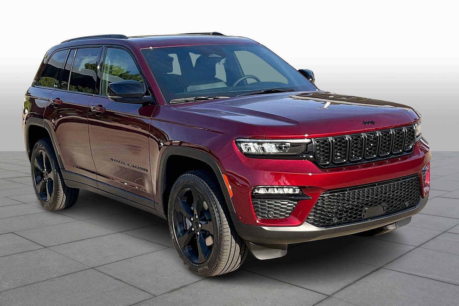 2025 Jeep Grand Cherokee Limited photo 2