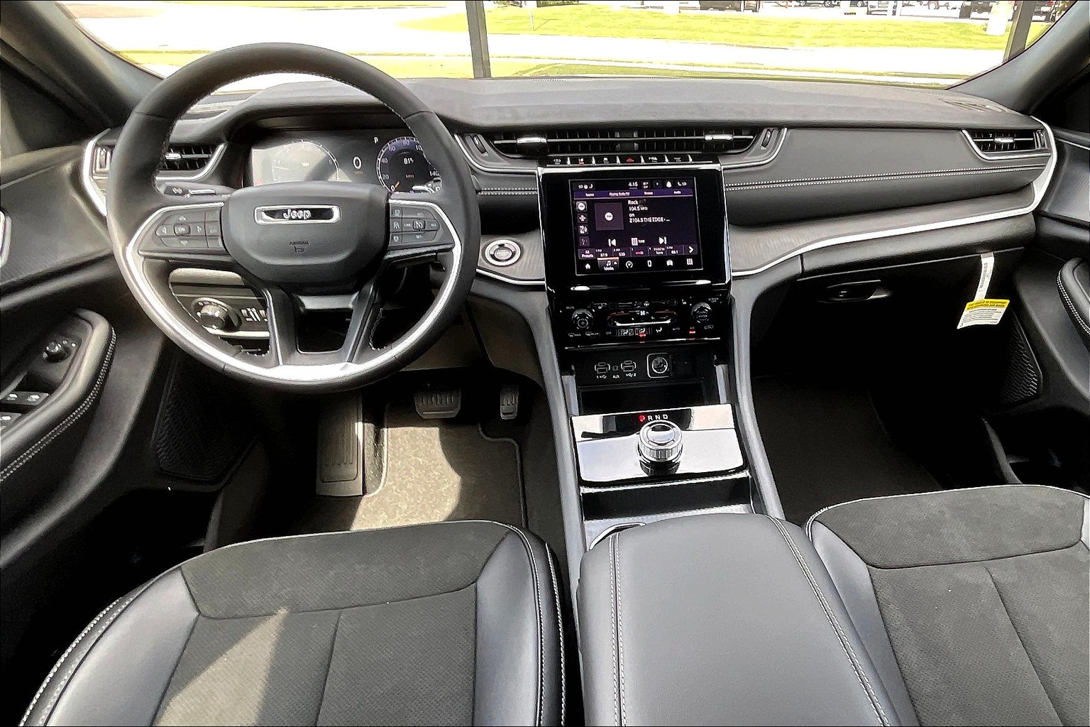 2025 Jeep Grand Cherokee Altitude X photo 2