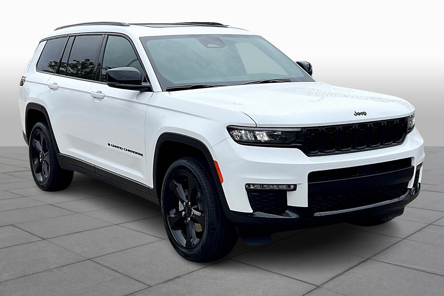 2025 Jeep Grand Cherokee Limited photo 2