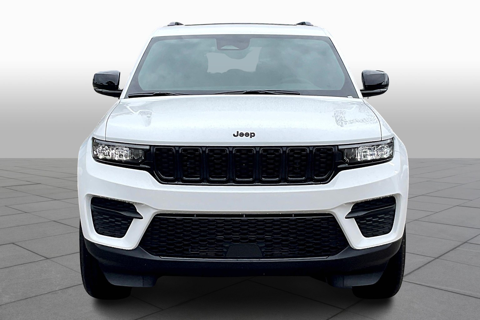 2025 Jeep Grand Cherokee Altitude photo 2