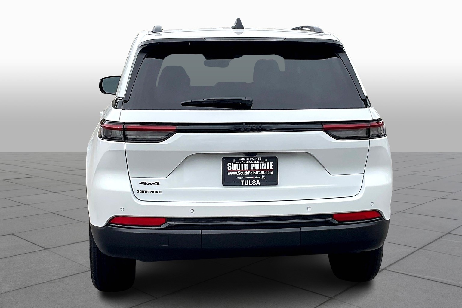 2025 Jeep Grand Cherokee Altitude photo 3