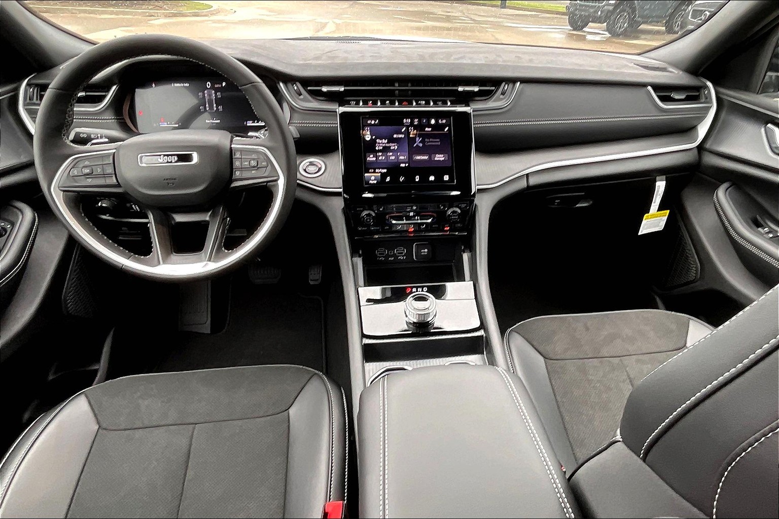 2025 Jeep Grand Cherokee Altitude photo 4