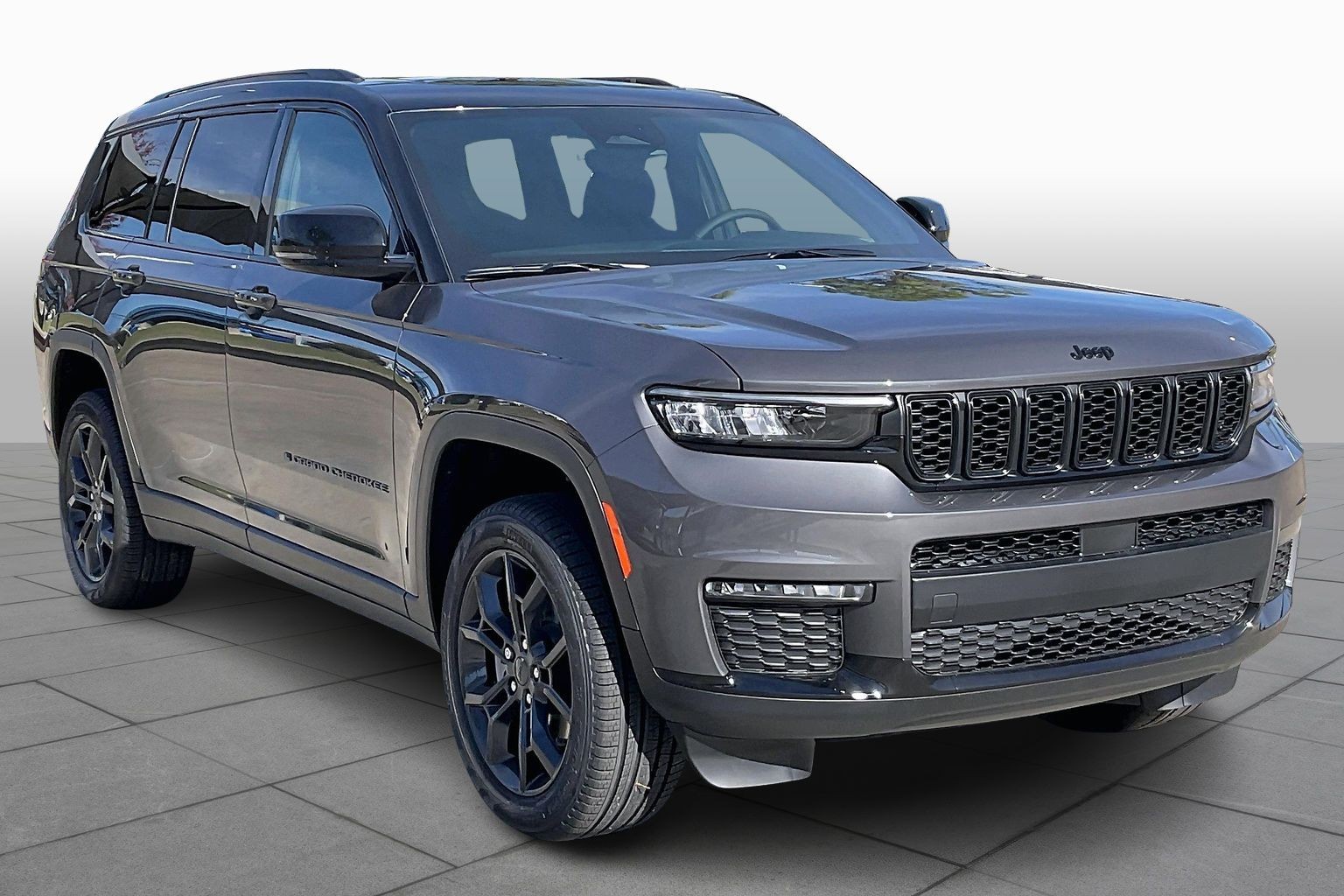 2025 Jeep Grand Cherokee Limited photo 2