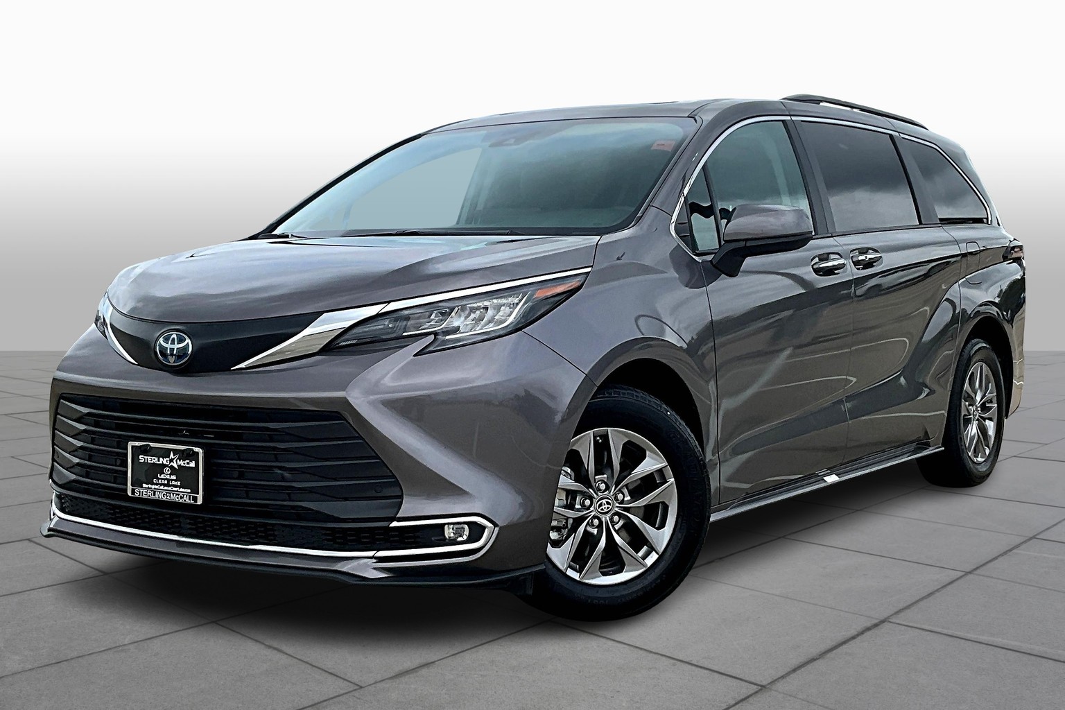 Sienna XLE 8-Passenger