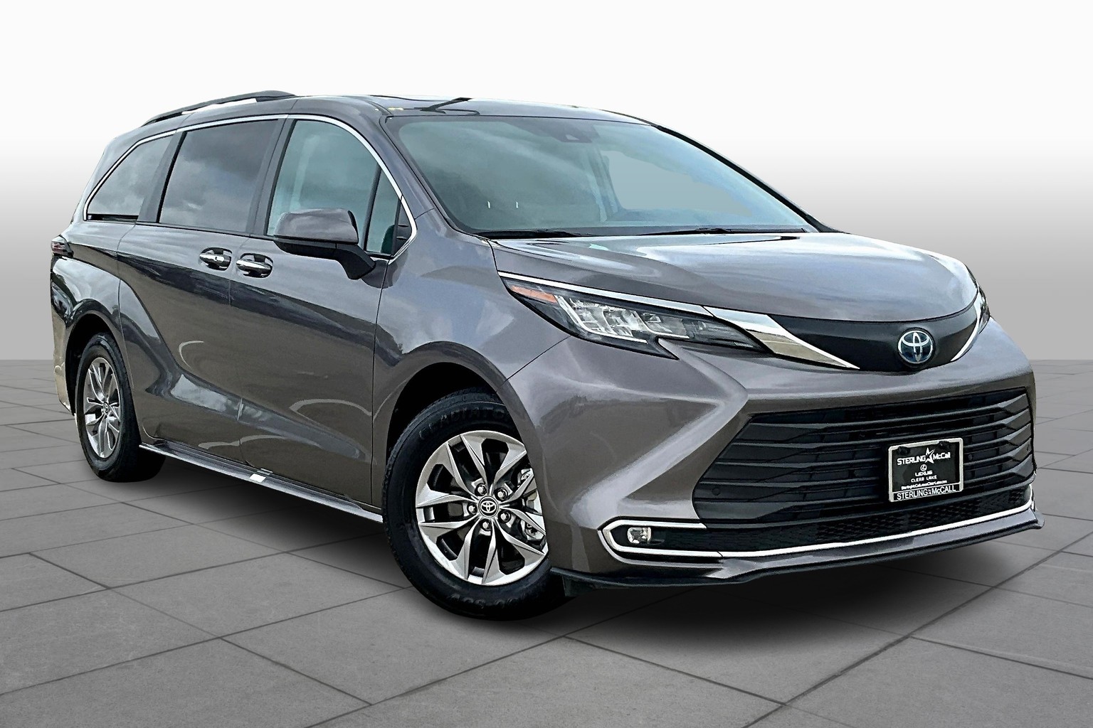Sienna XLE 8-Passenger