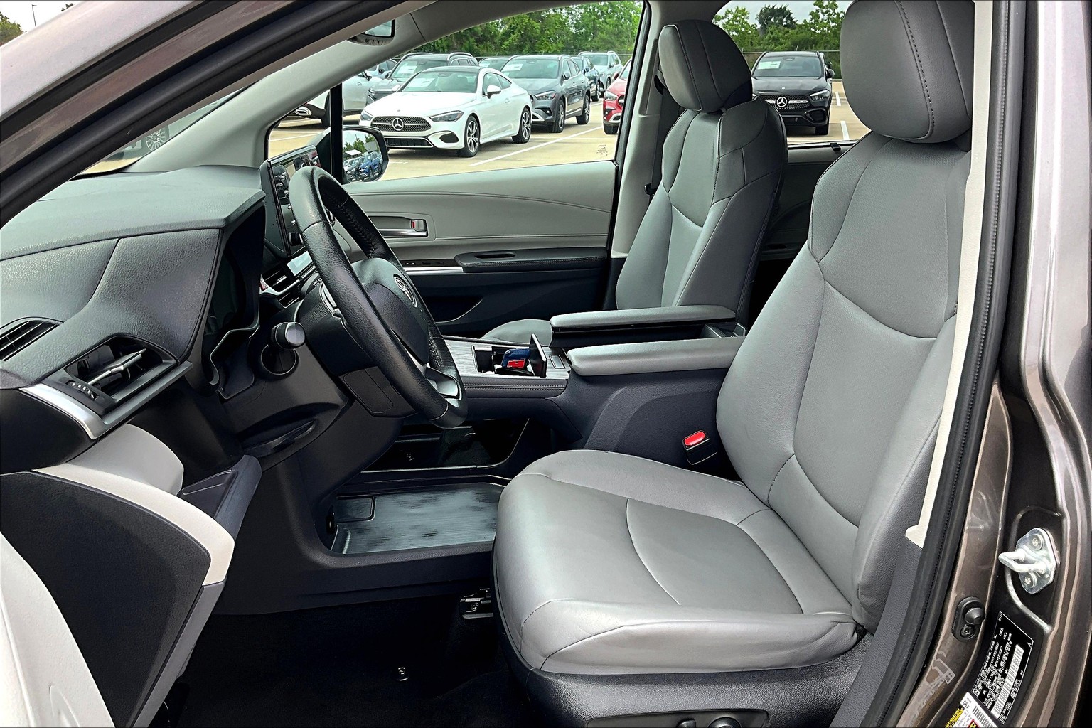 Sienna XLE 8-Passenger